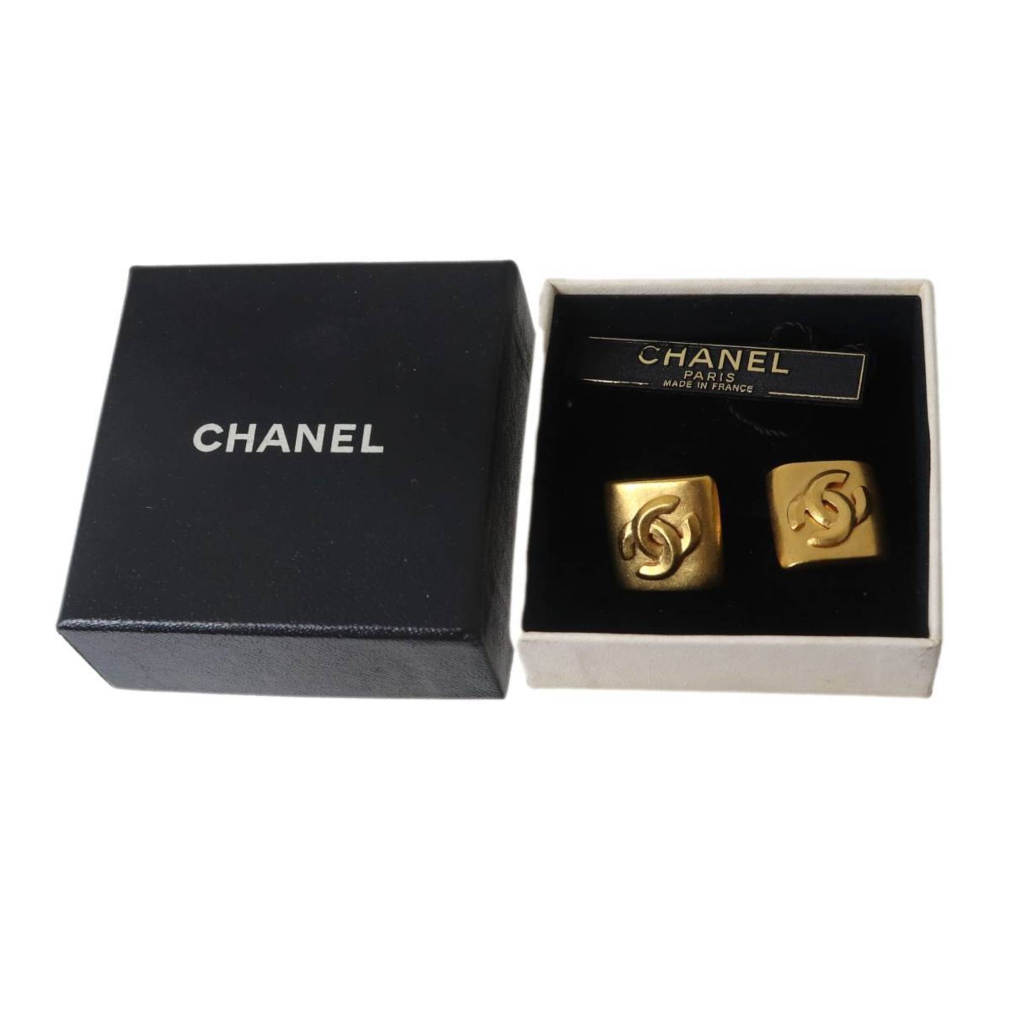 CC Logo Clip-On Earrings Metal Gold-Tone Metal