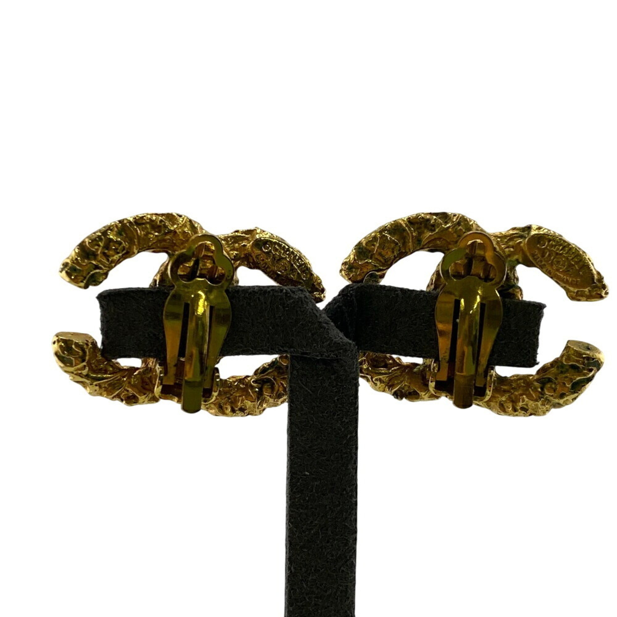 CC Logo Clip-On Earrings Metal Gold-Tone Metal