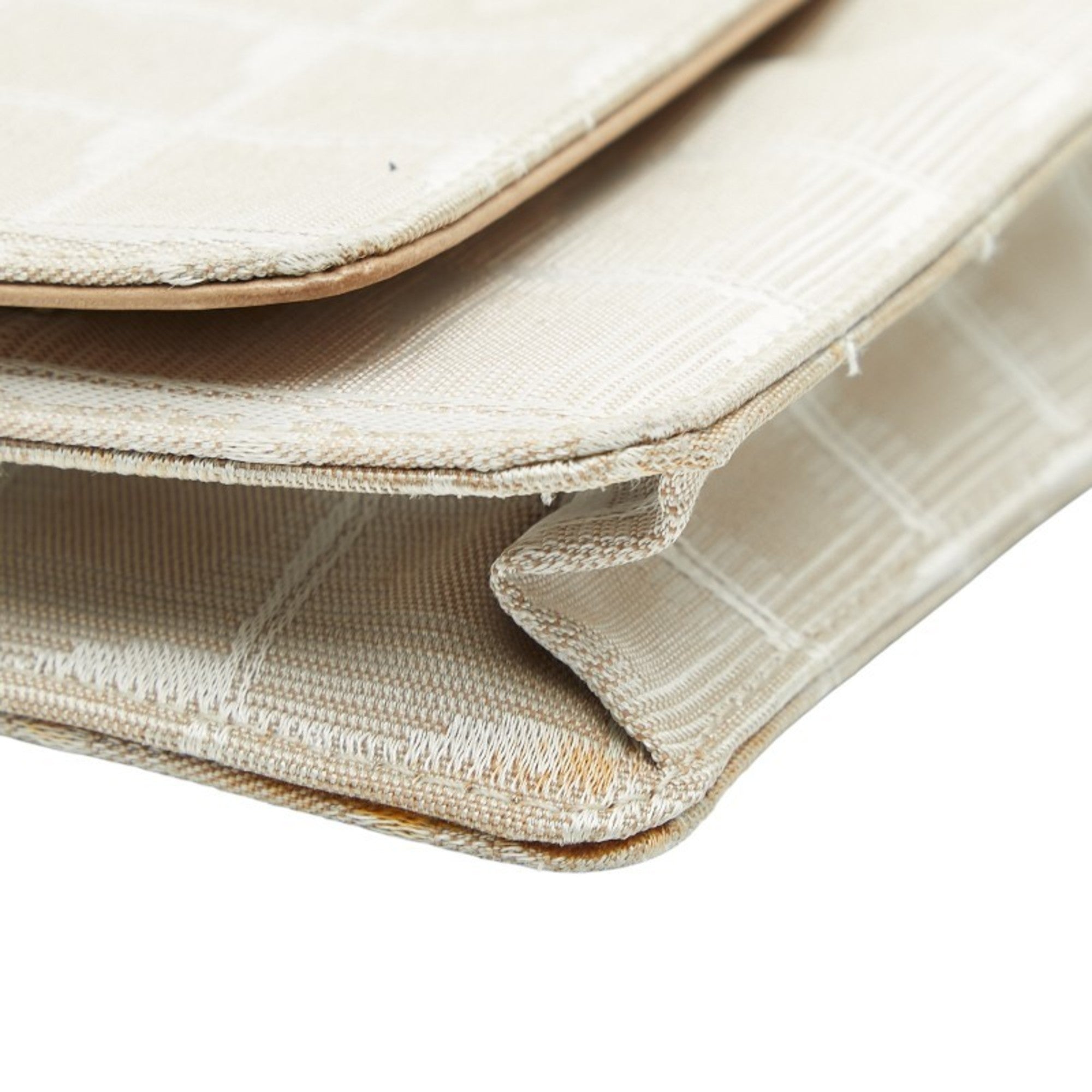 Travel Line Wallet on Chain Quilted Nylon