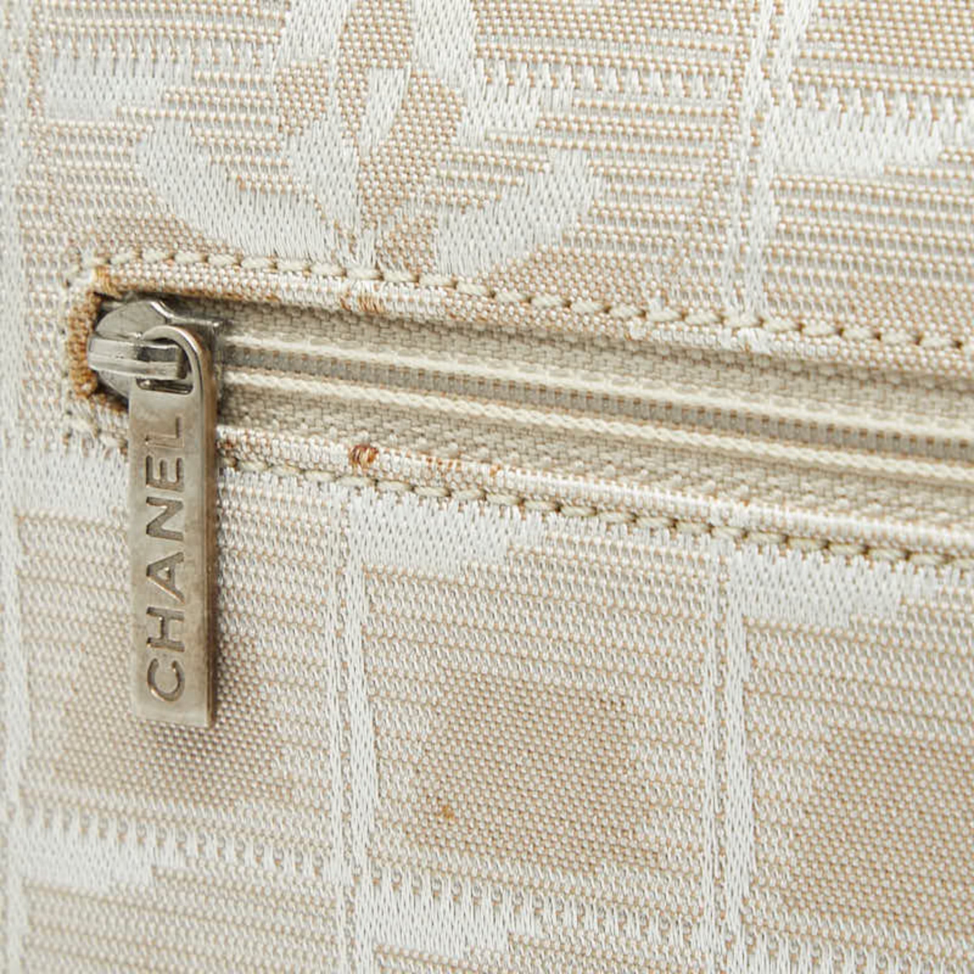 Travel Line Wallet on Chain Quilted Nylon