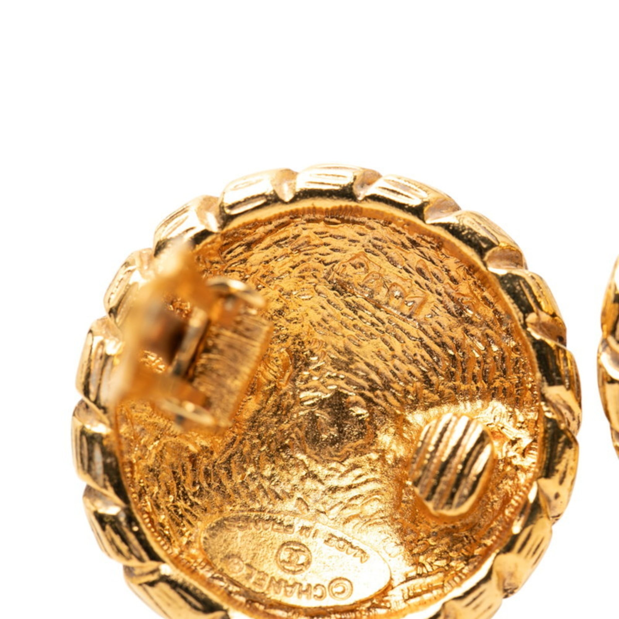 CC Logo Clip-On Earrings Metal Gold-Tone Metal