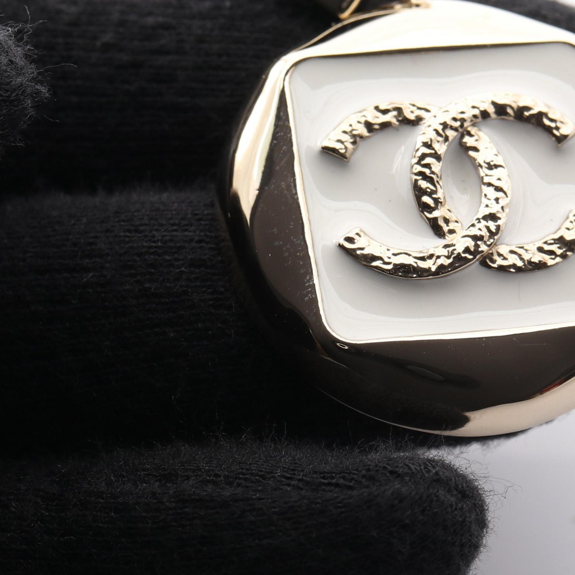 CC Logo Clip-On Earrings Metal Gold-Tone Metal