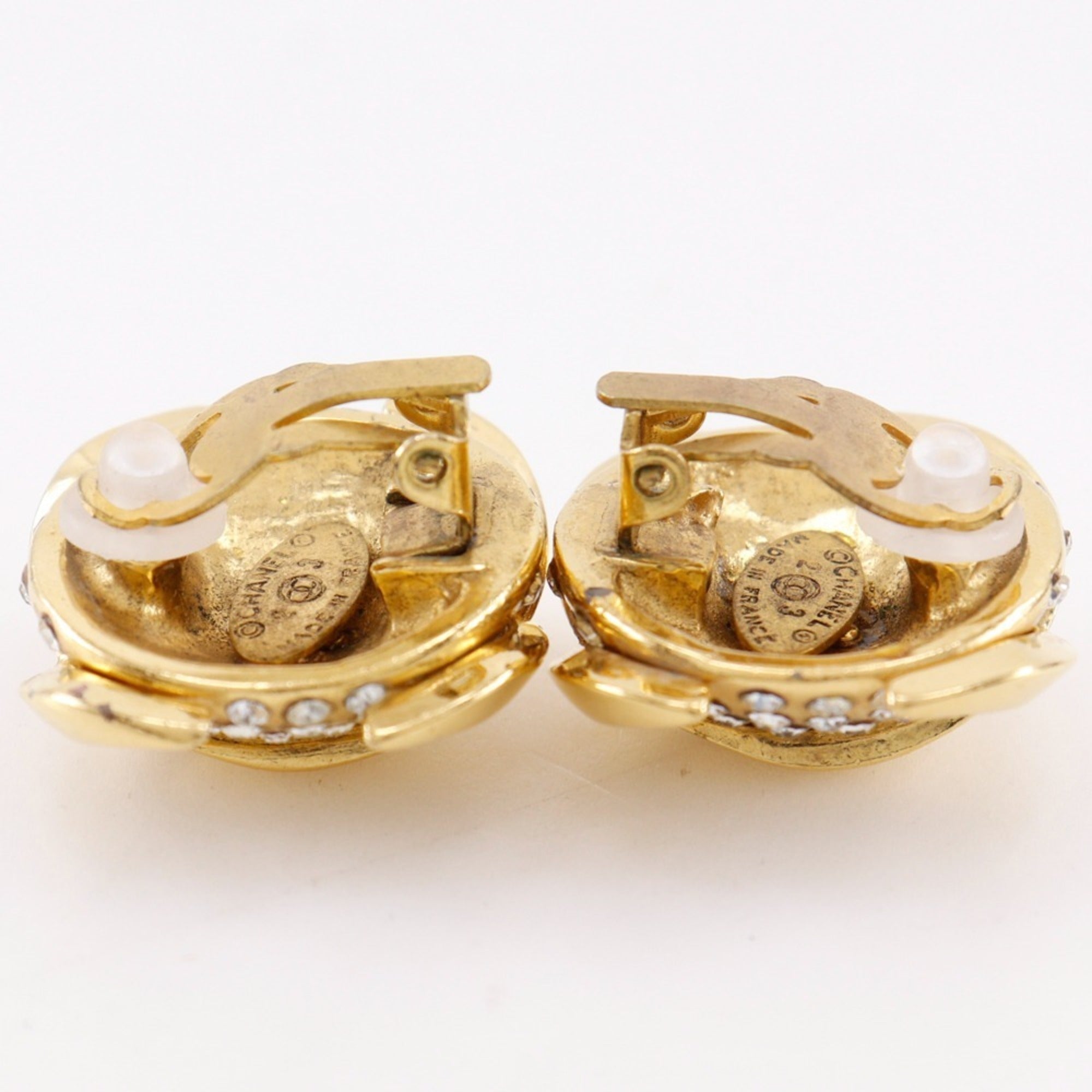 CC Logo Clip-On Earrings Metal Gold-Tone Metal