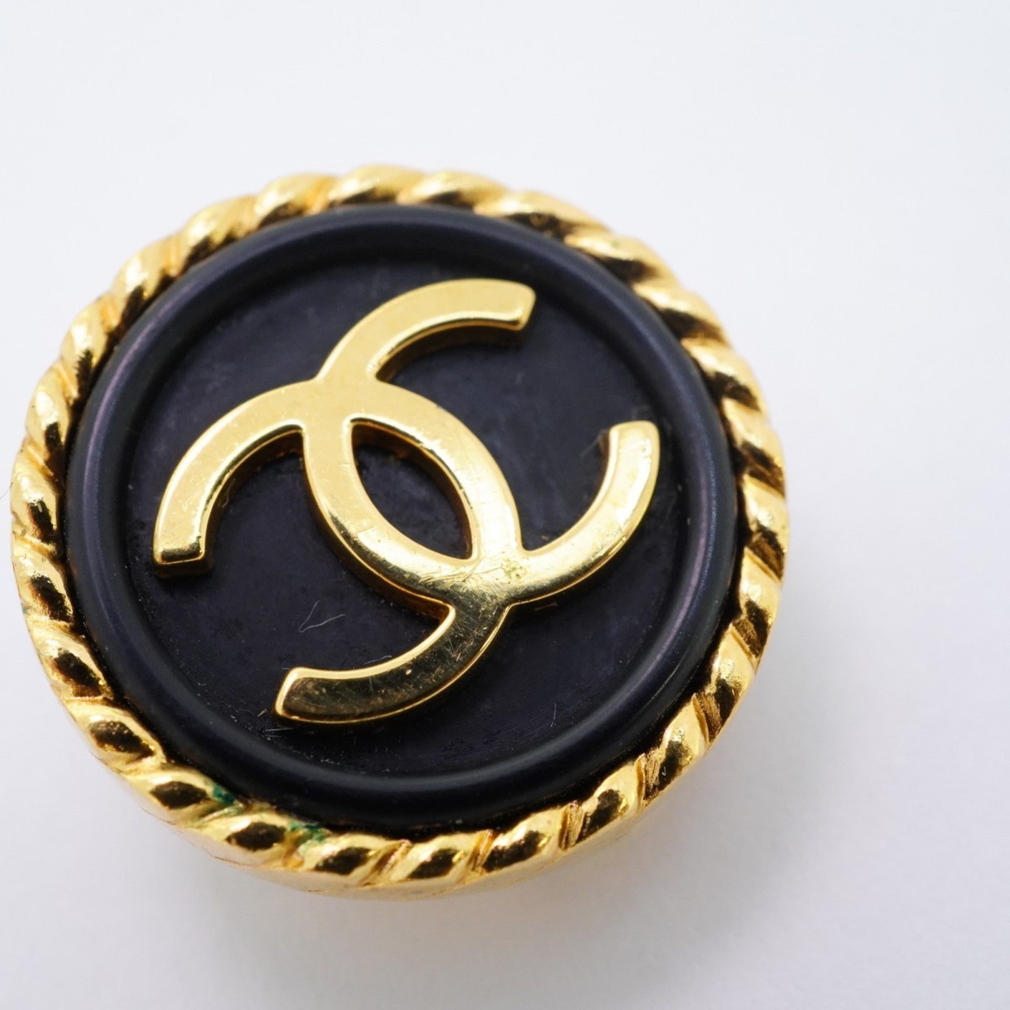 CC Logo Circle Clip-On Earrings Metal Gold-Tone Metal