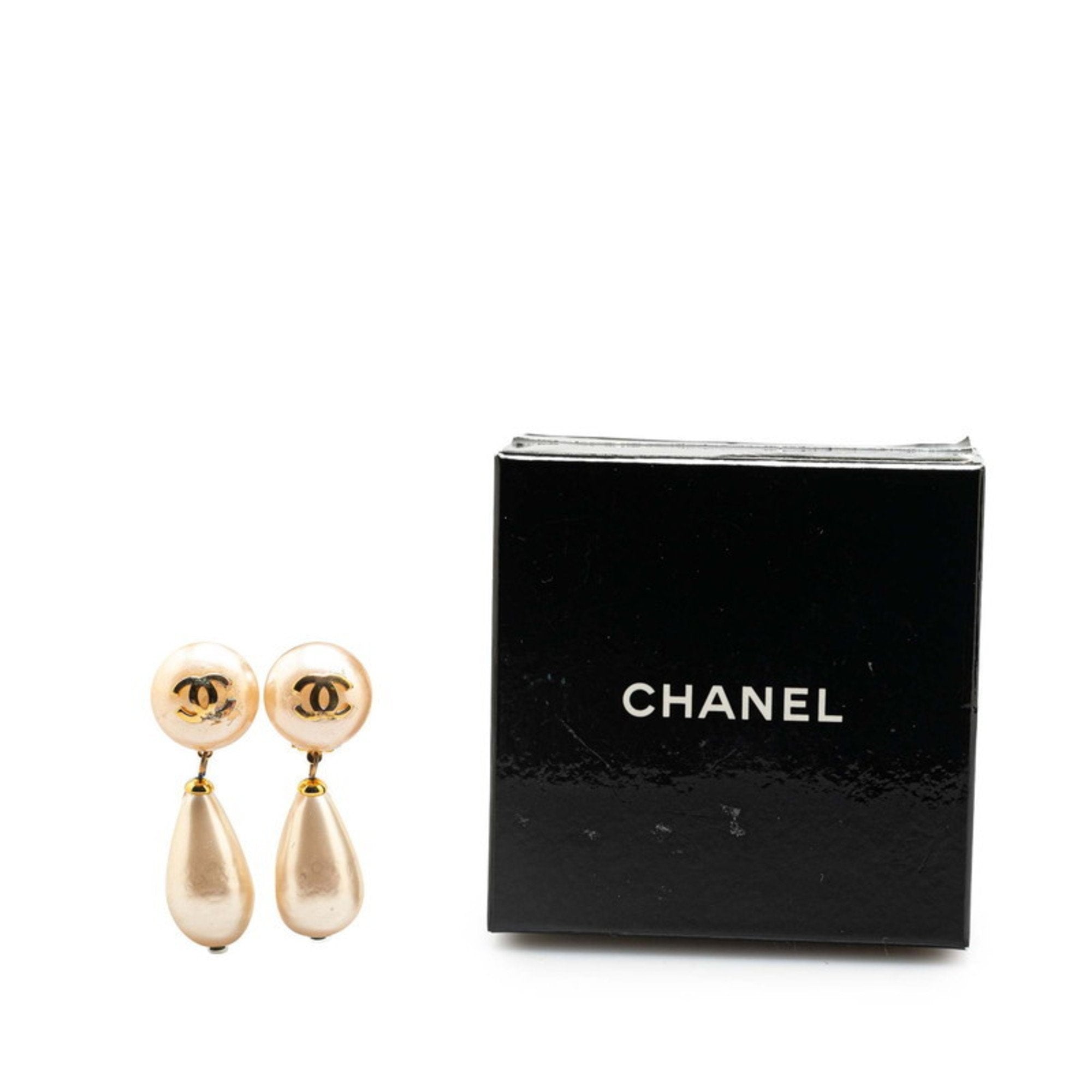 CC Logo Clip-On Earrings Metal Gold-Tone Metal