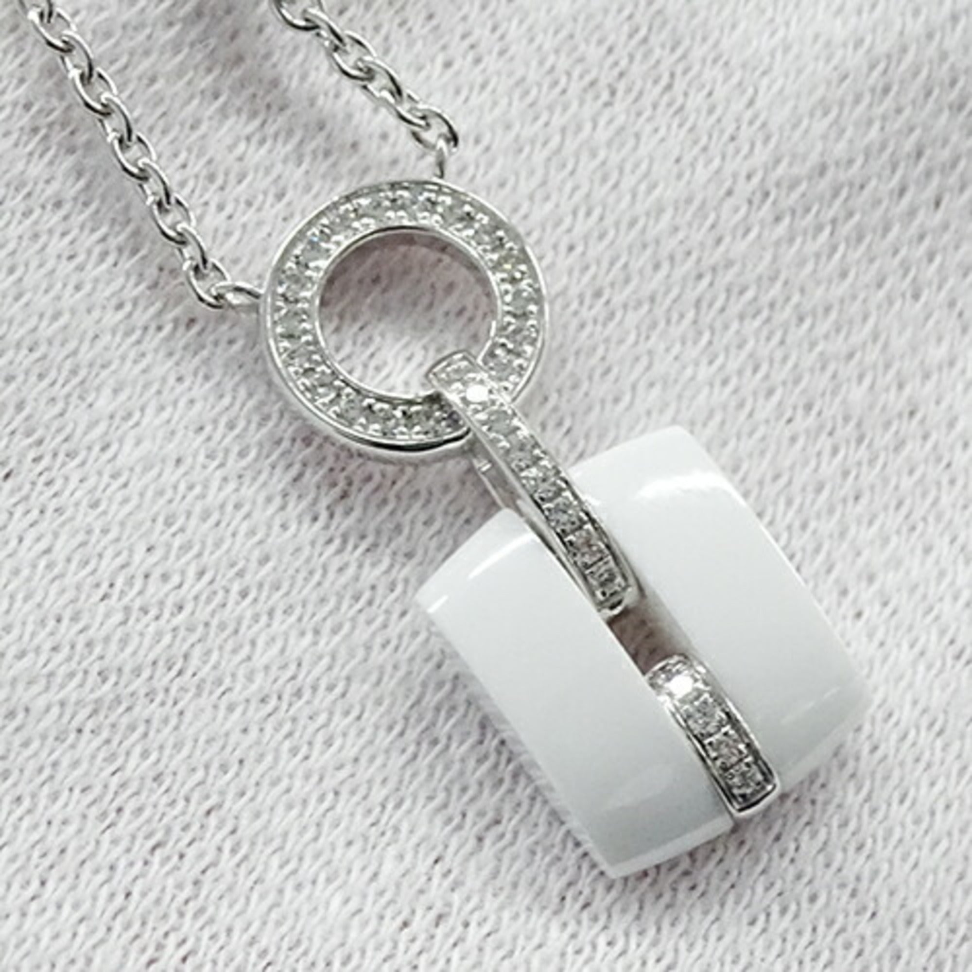 Pendant Necklace 18K White Gold with Diamond