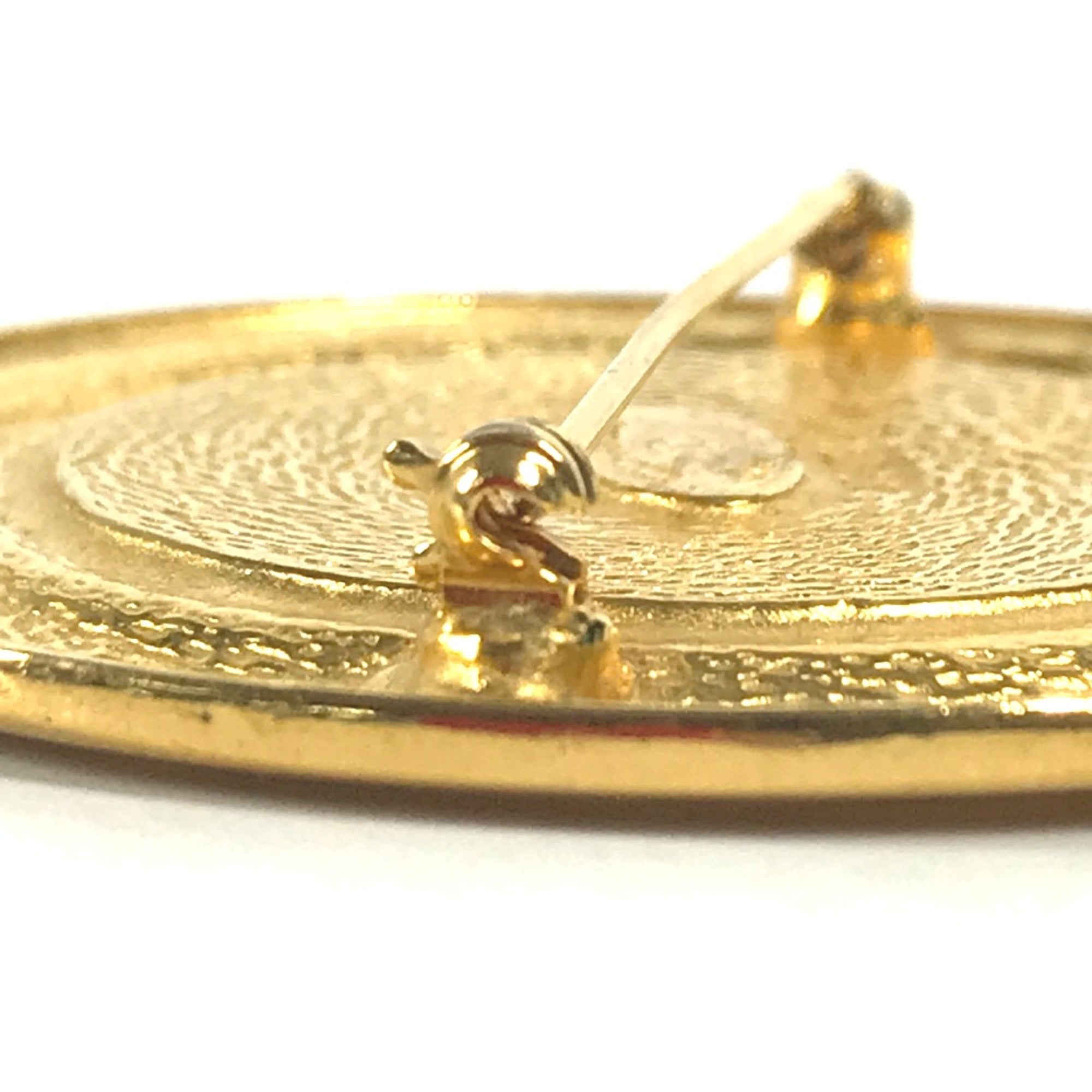 Vintage Brooch Metal Gold
