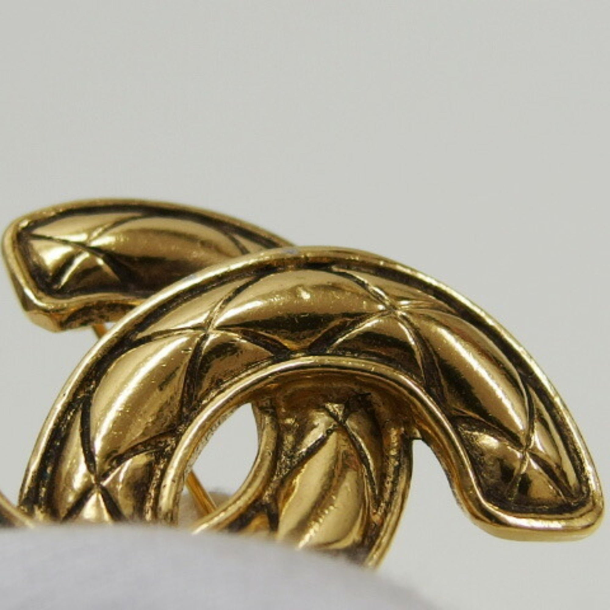 CC Logo Brooch Gold-Tone Metal