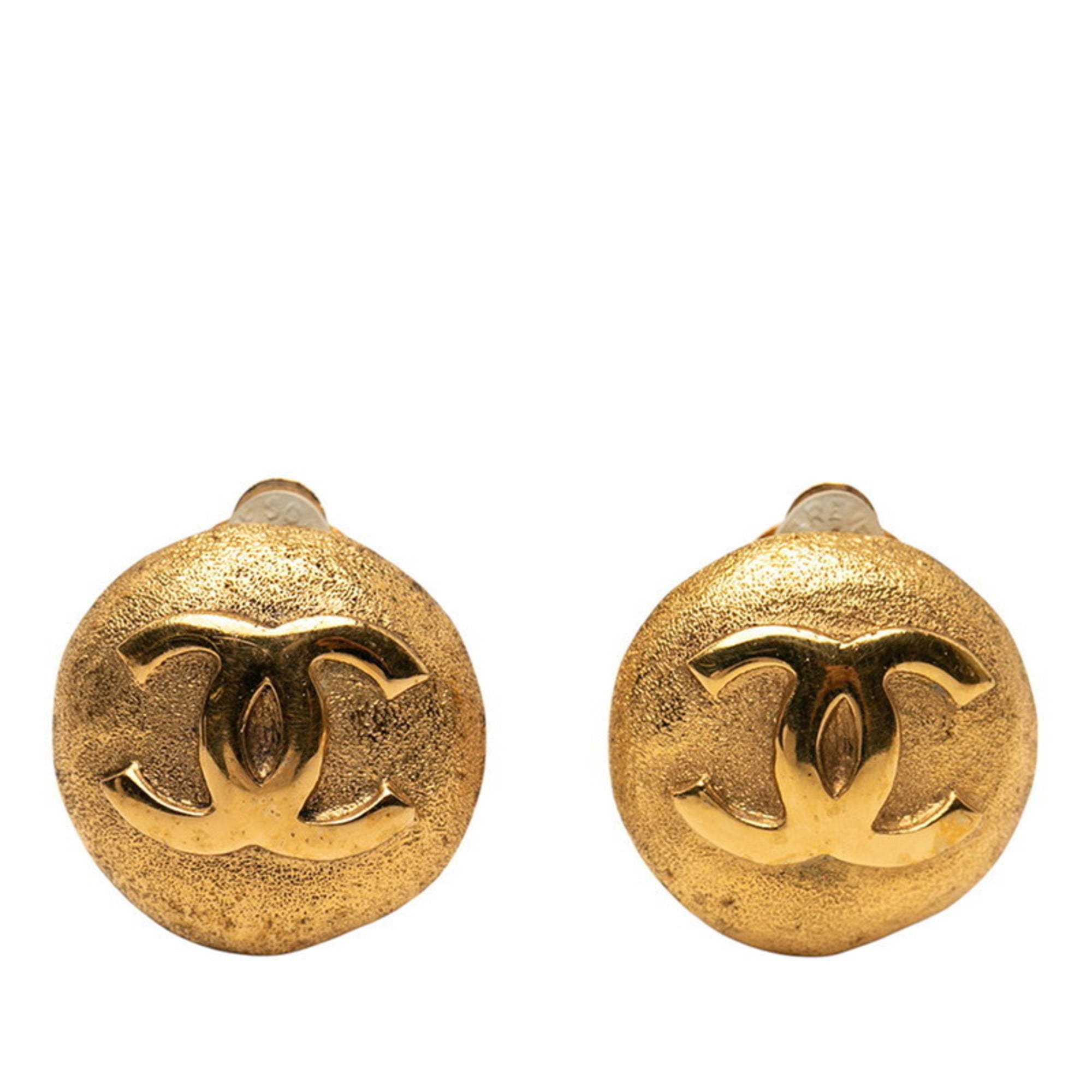 CC Logo Round Clip-On Earrings Metal Gold-Tone Metal