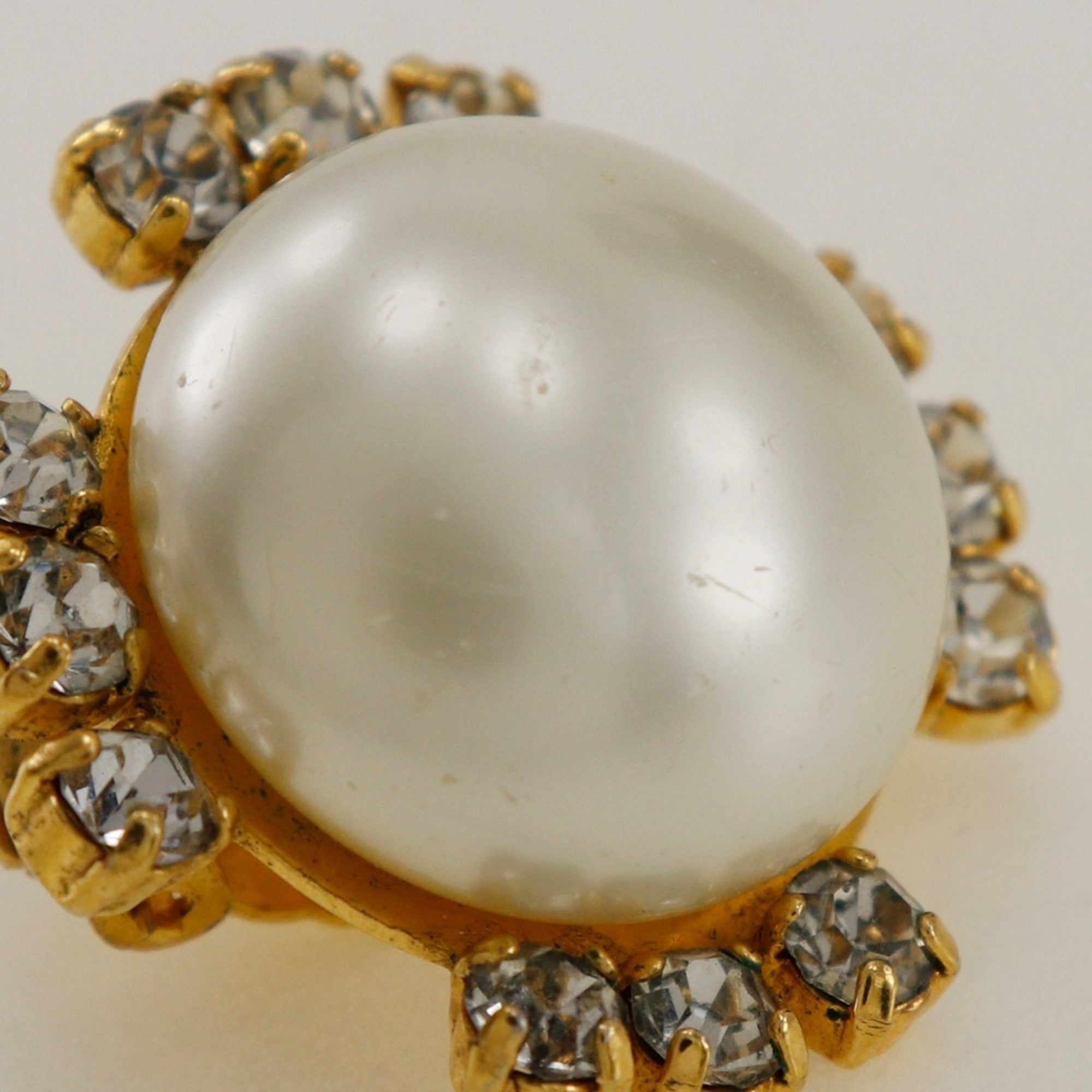 Clip-On Earrings Pearl Clip-On Gold-Tone Metal