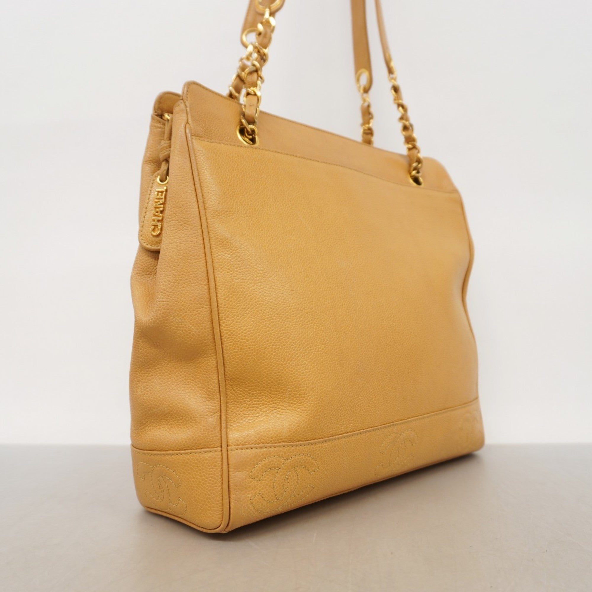 Vintage Stitched CC Shoulder Bag Caviar Medium