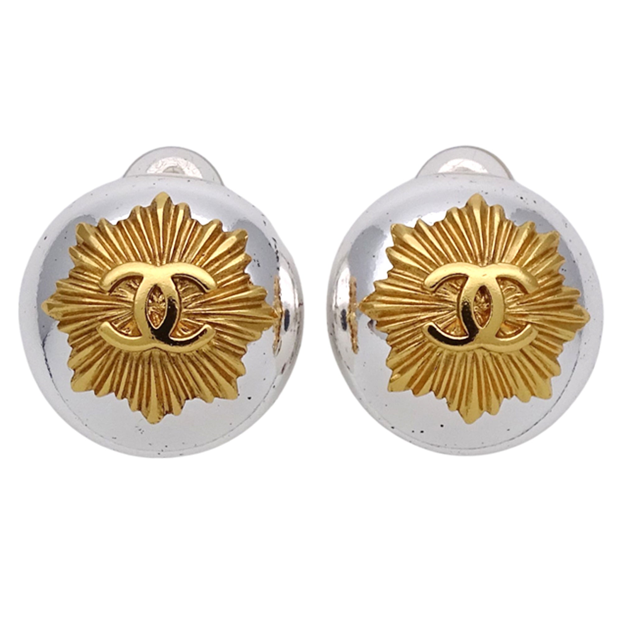 CC Logo Round Clip-On Earrings Metal Gold-Tone Metal