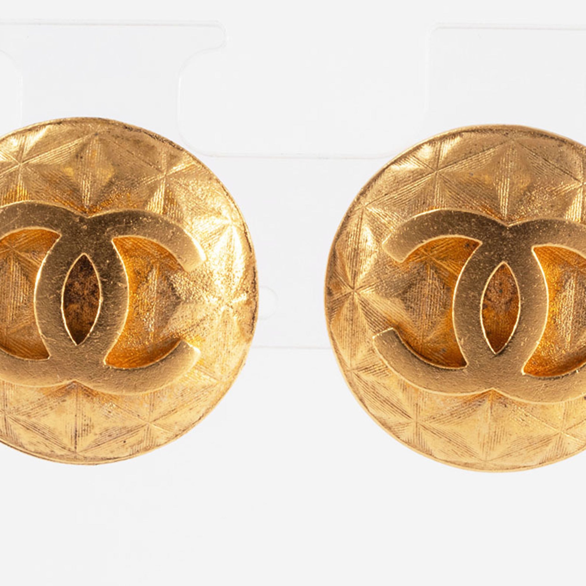 CC Logo Round Clip-On Earrings Metal Gold-Tone Metal