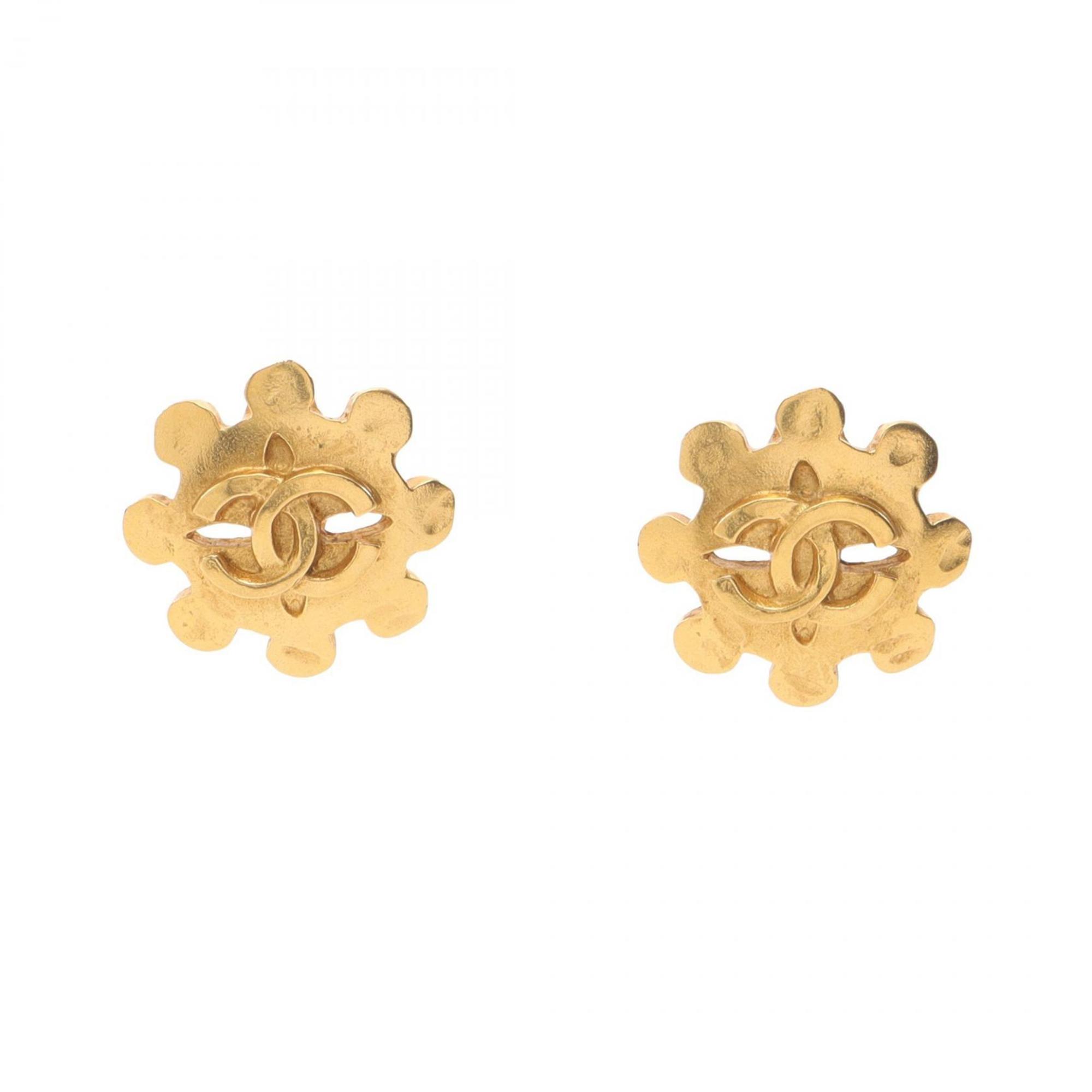 CC Logo Clip-On Earrings Metal Gold-Tone Metal