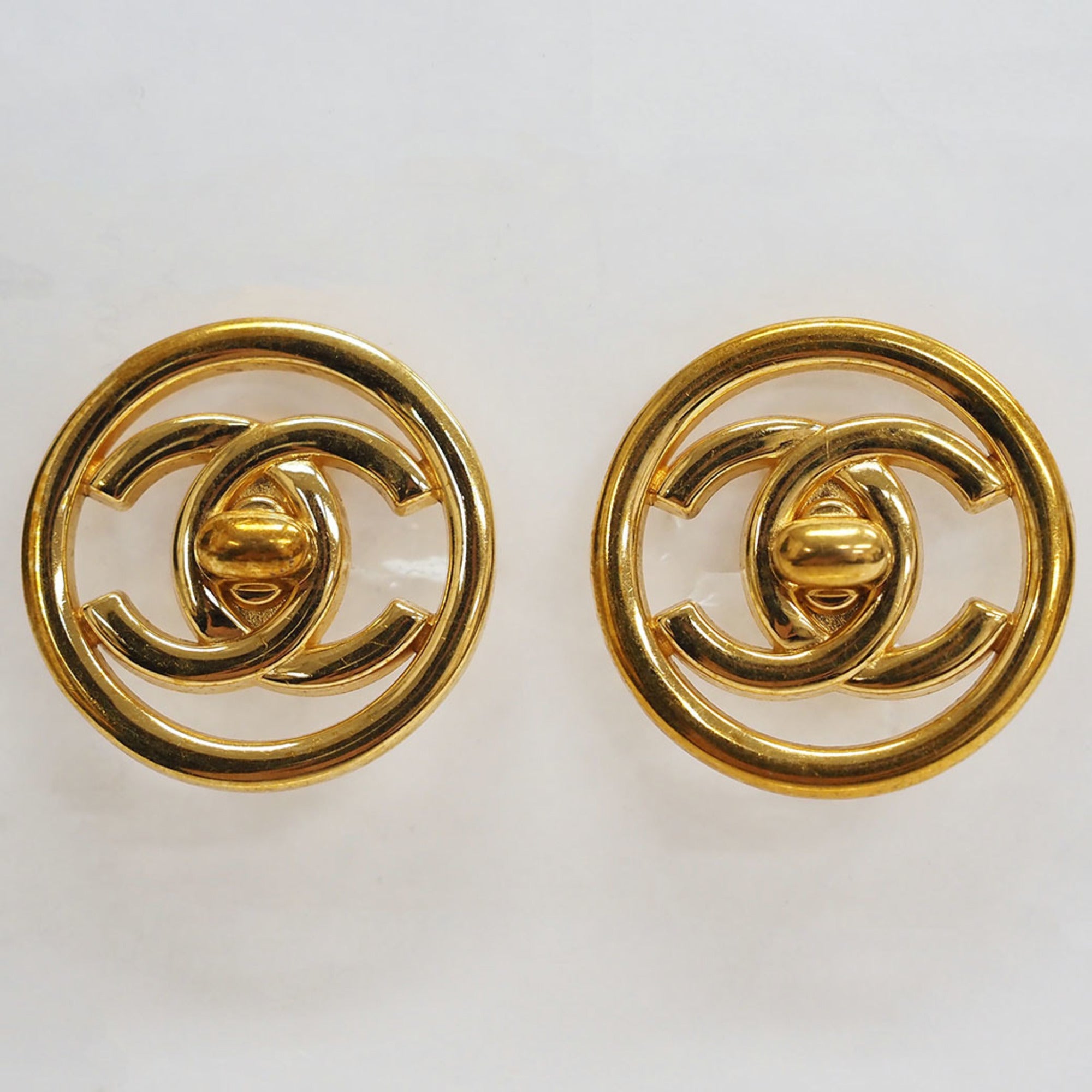 Vintage Clip-On Earrings Clip-On Gold-Tone Metal