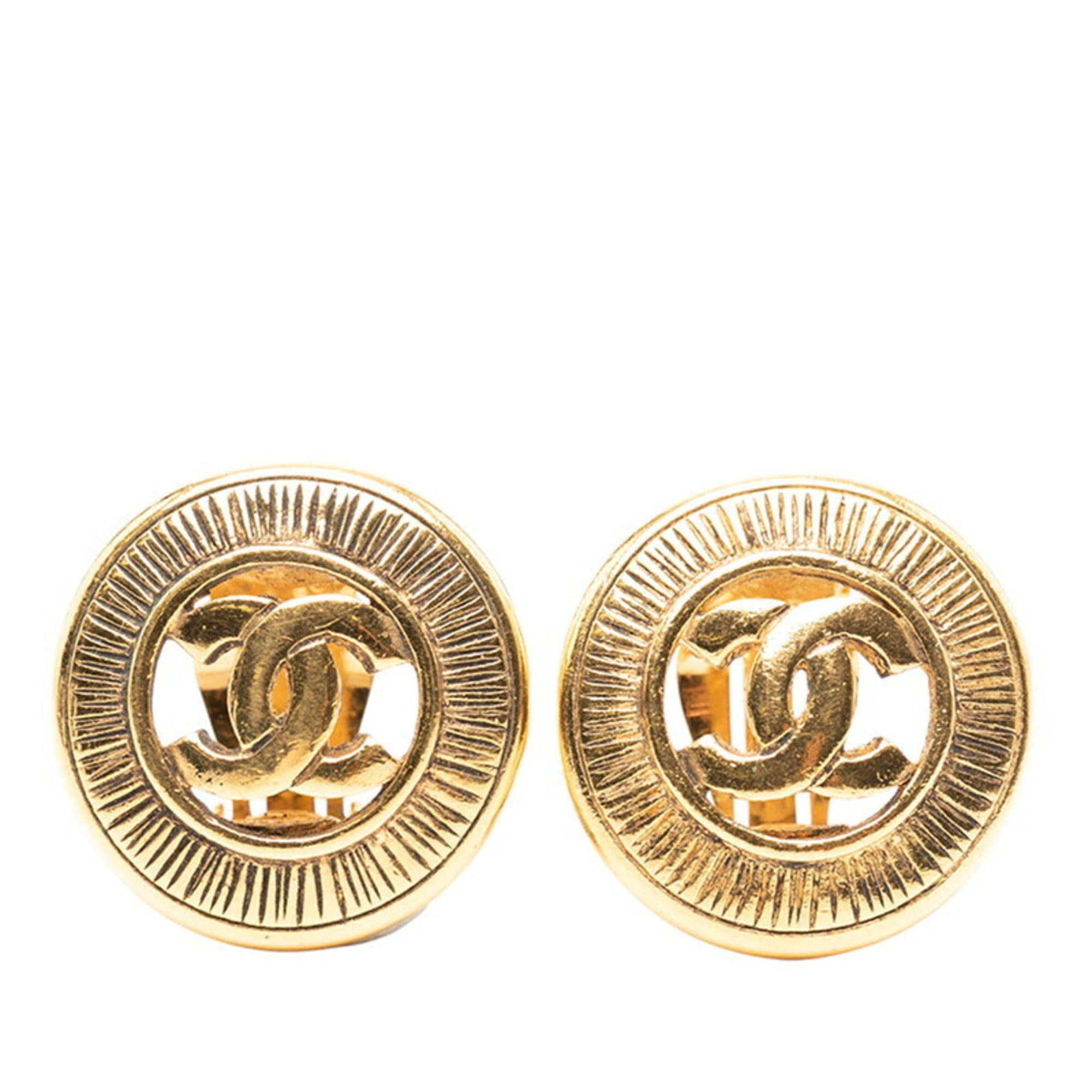 CC Logo Round Clip-On Earrings Metal Gold-Tone Metal