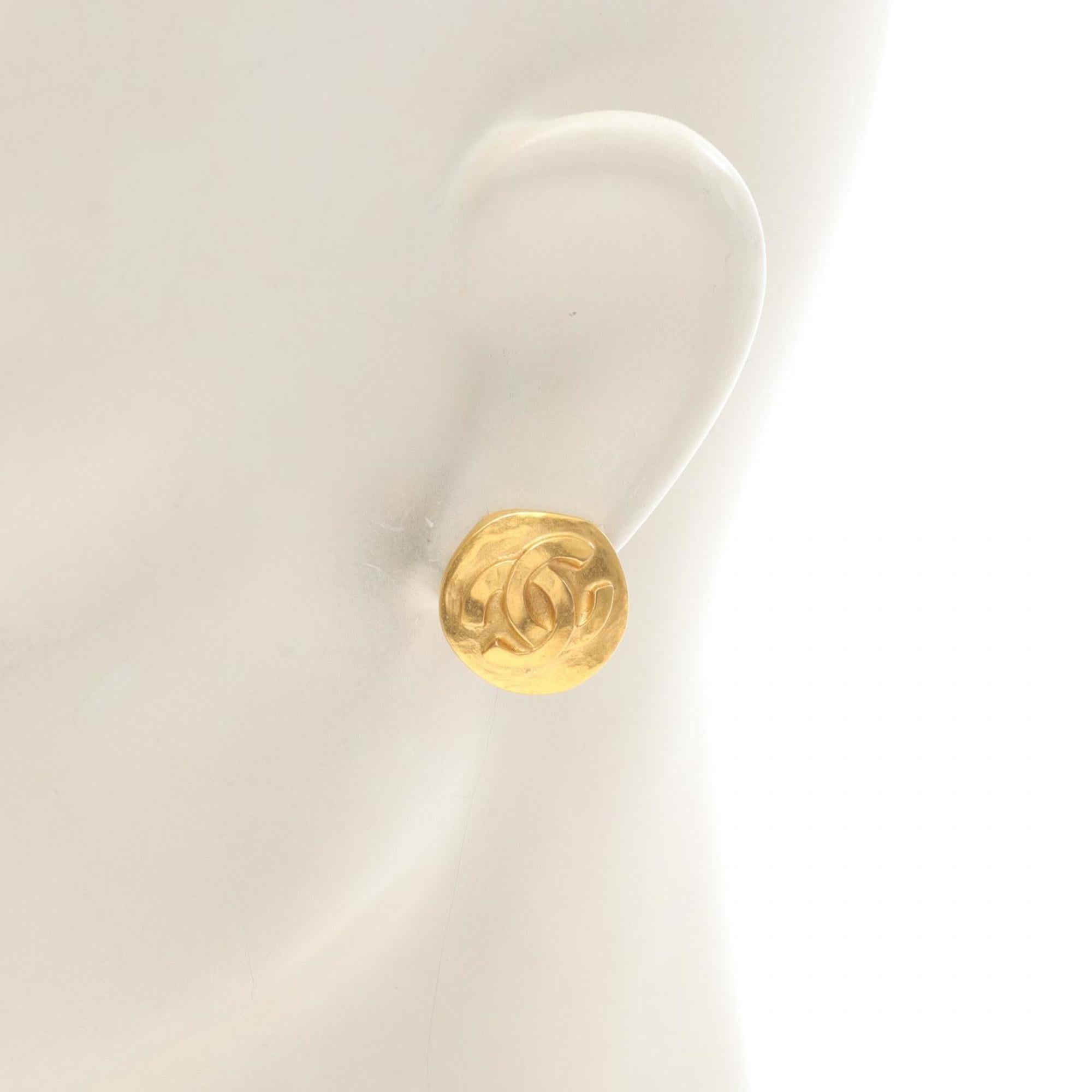 CC Logo Clip-On Earrings Metal Gold-Tone Metal
