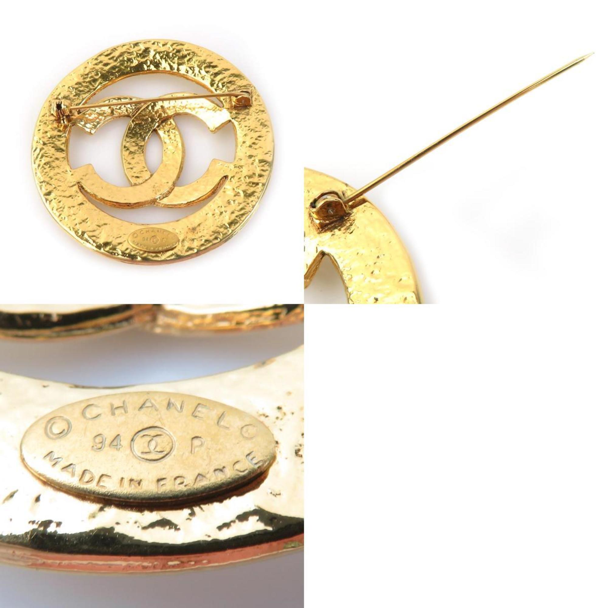 CC Logo Brooch Gold-Tone Metal