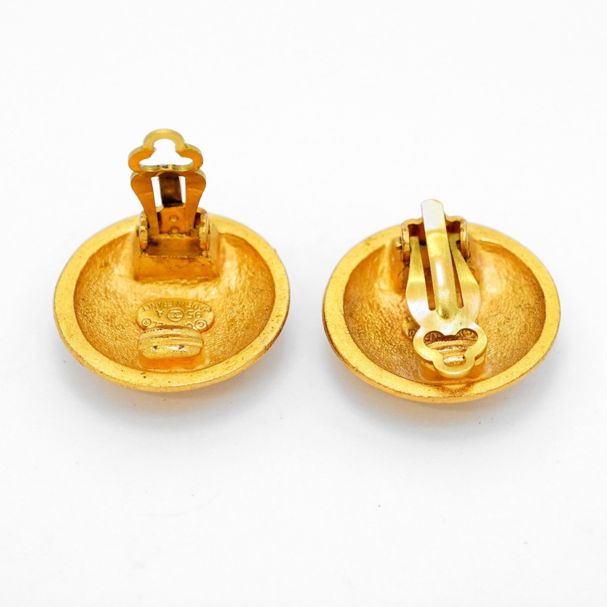 CC Logo Circle Clip-On Earrings Metal Gold-Tone Metal