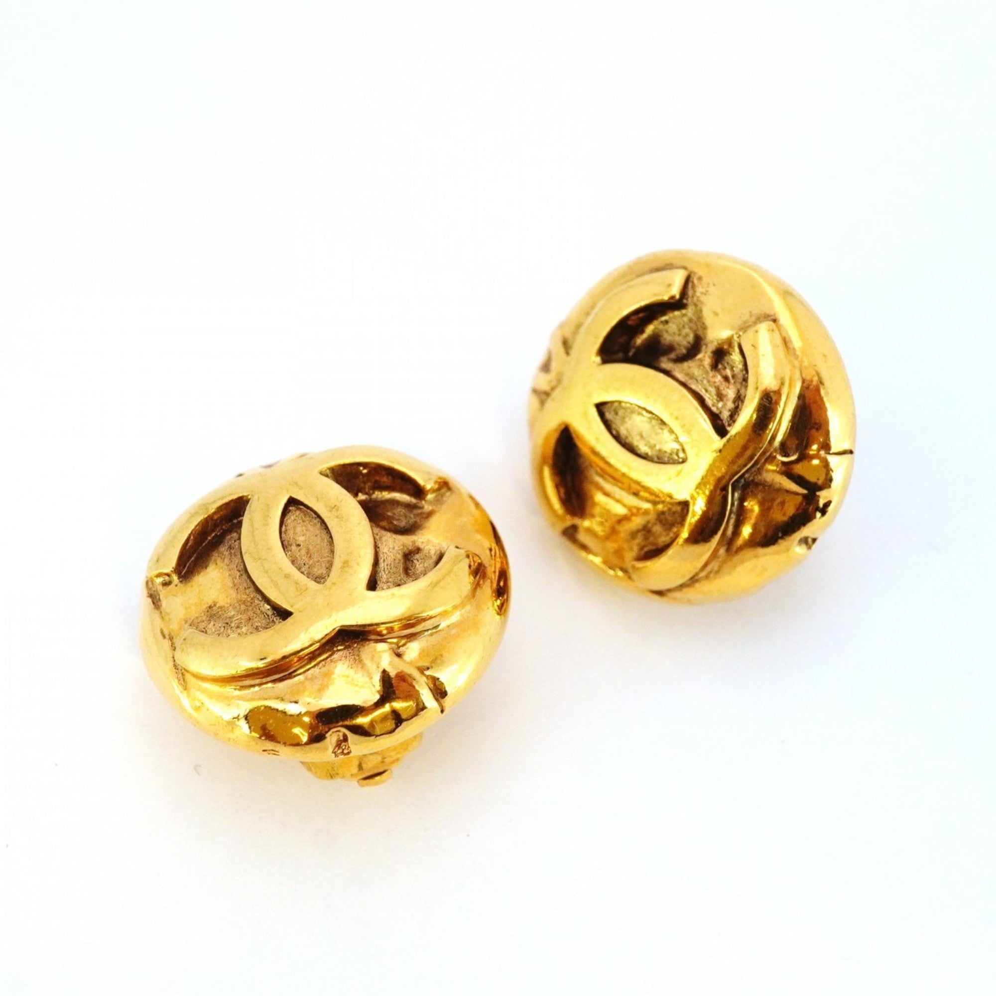 CC Logo Circle Clip-On Earrings Metal Gold-Tone Metal