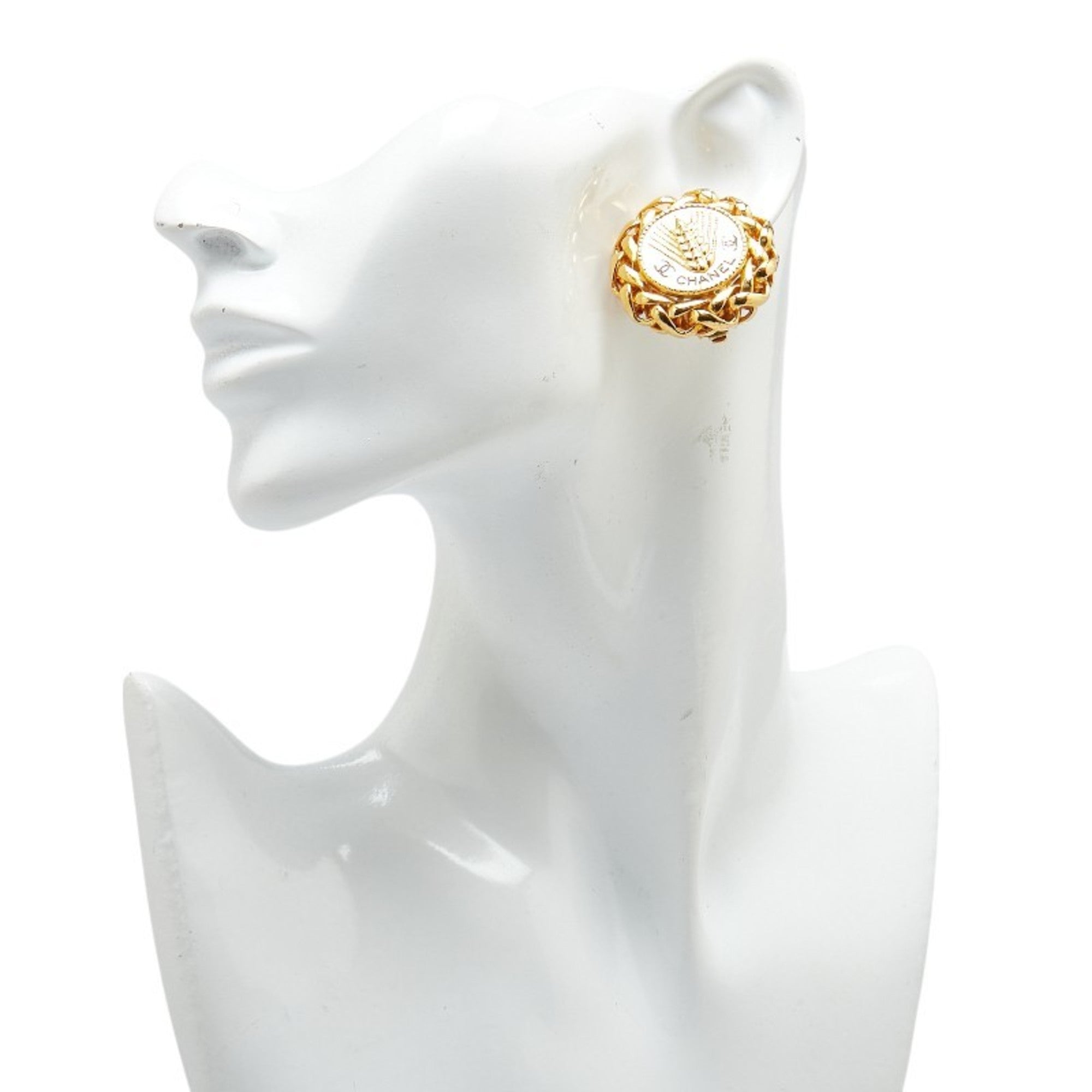 CC Logo Round Clip-On Earrings Metal Gold-Tone Metal