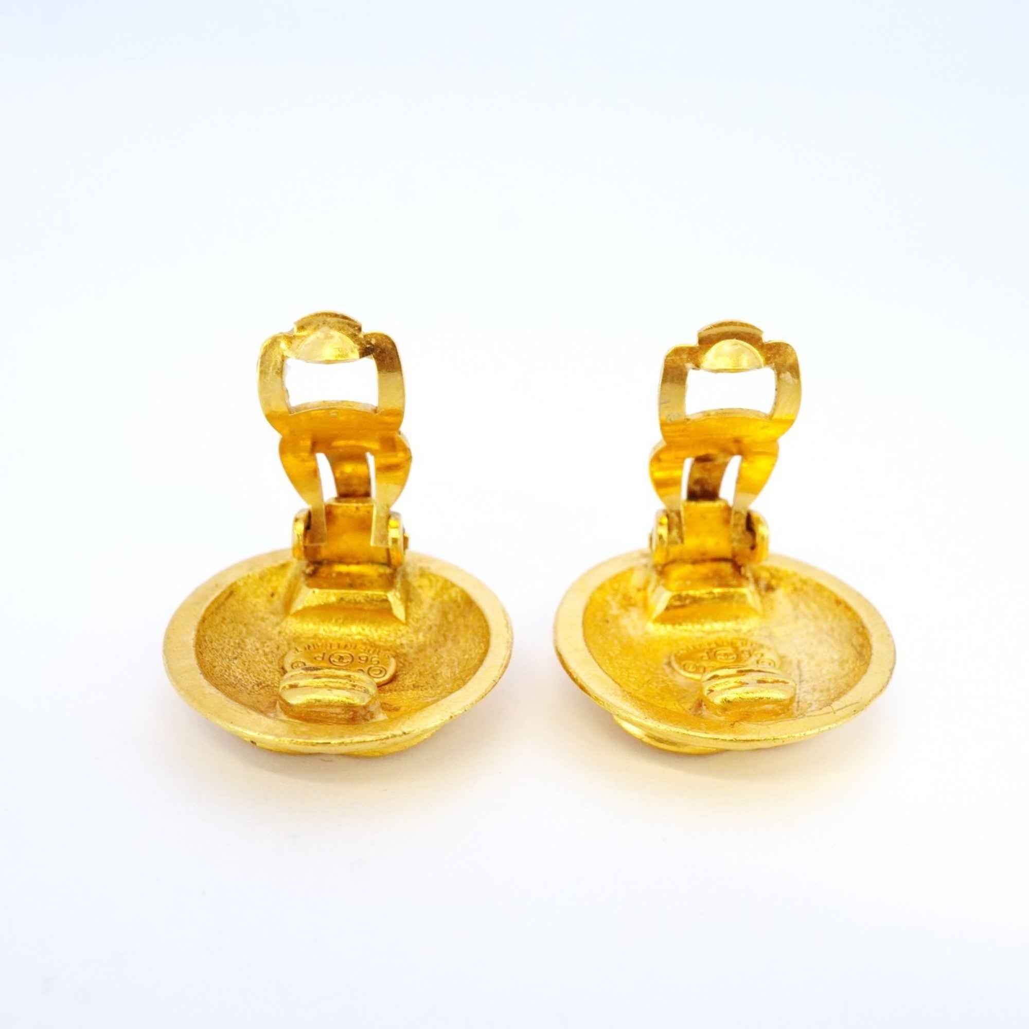 CC Logo Circle Clip-On Earrings Metal Gold-Tone Metal