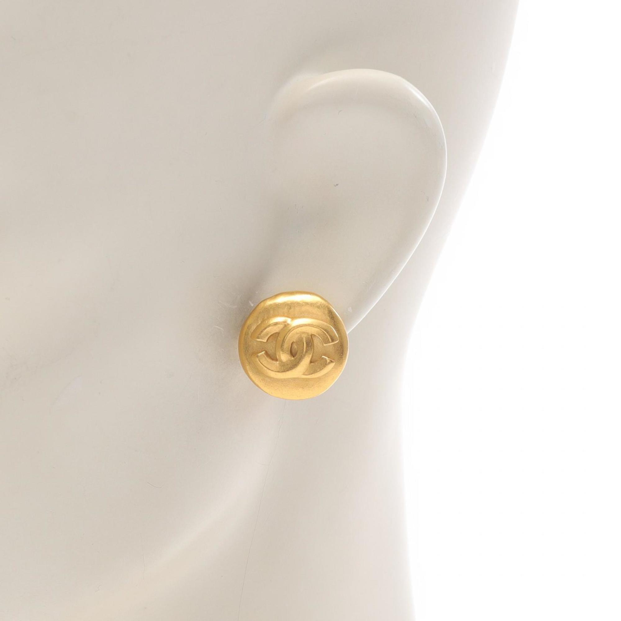CC Logo Clip-On Earrings Metal Gold-Tone Metal