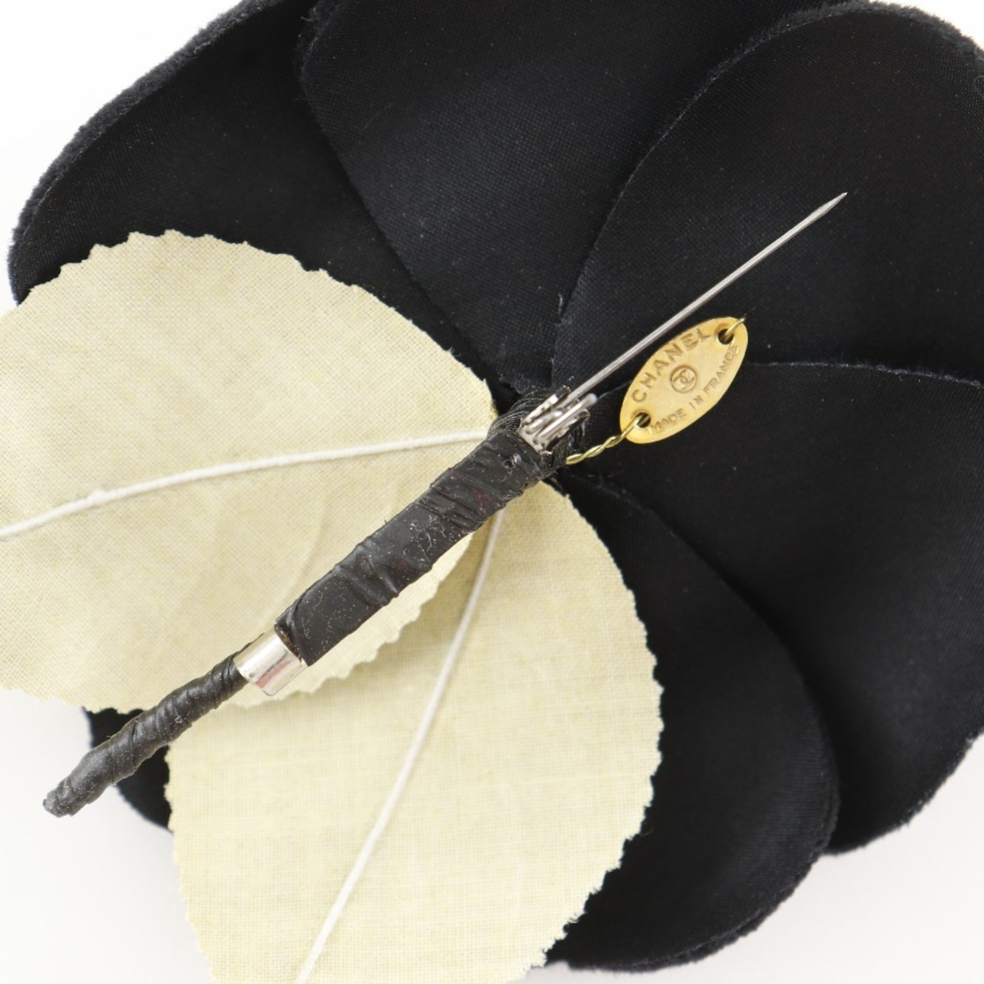 Camellia Brooch Velvet Black
