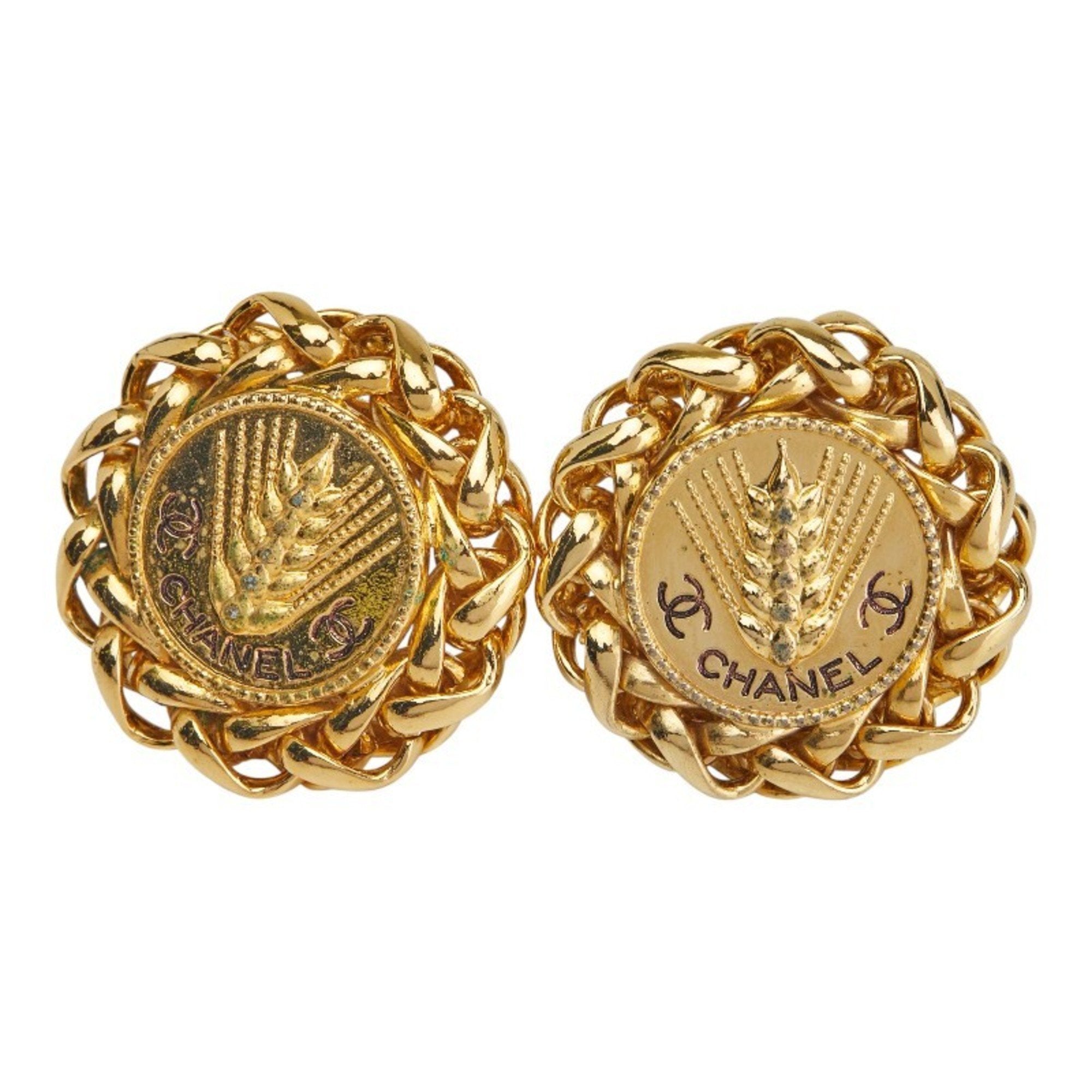 CC Logo Round Clip-On Earrings Metal Gold-Tone Metal