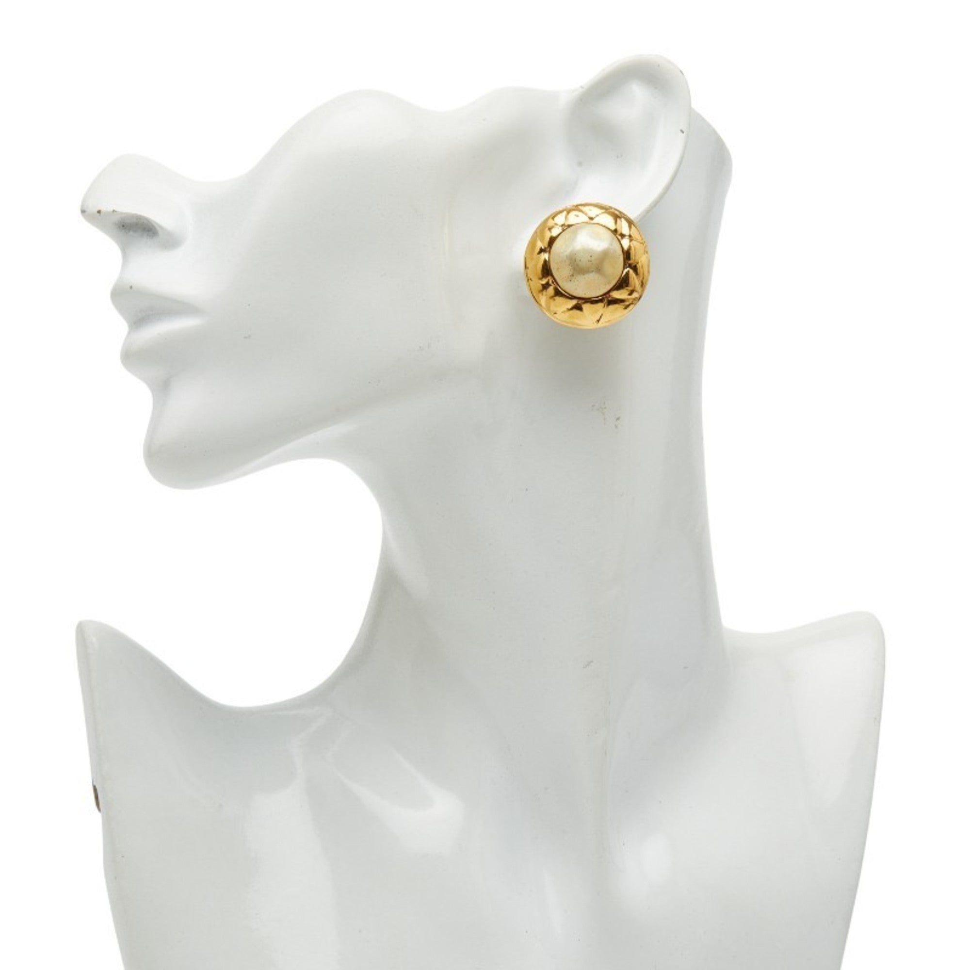 Matelasse Clip Earrings Gold with Artificial Pearl Gold-Tone Metal