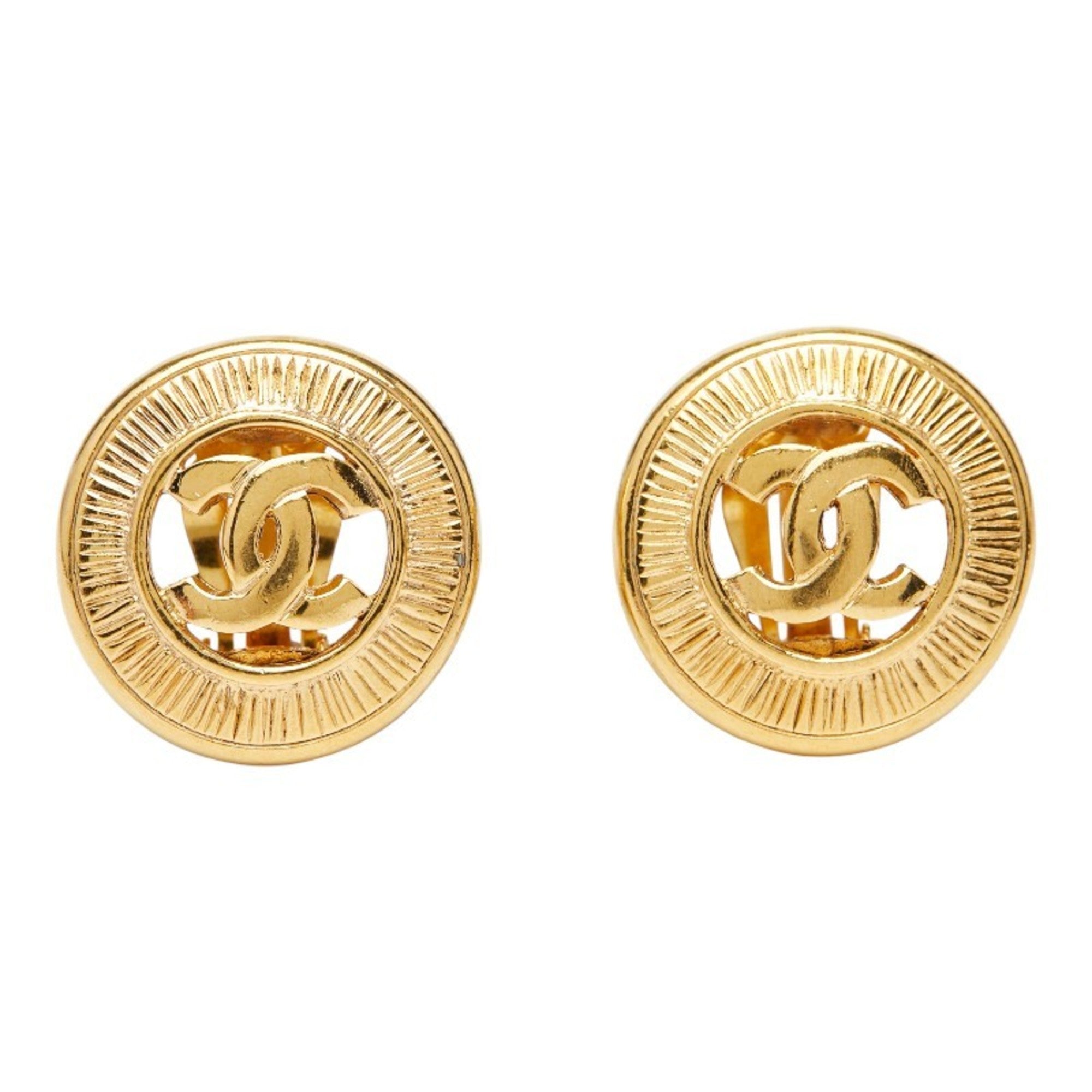 CC Logo Round Clip-On Earrings Metal Gold-Tone Metal