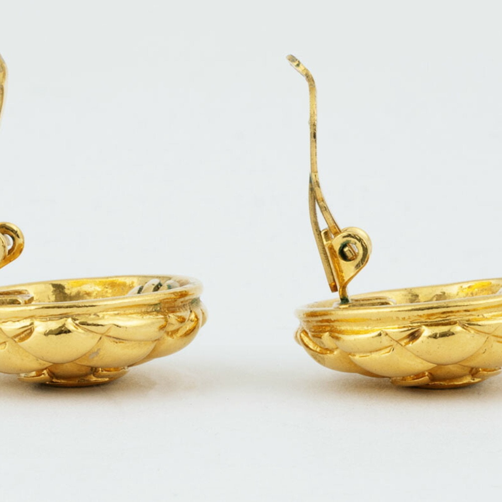 Matelasse Round Clip-On Earrings Metal Gold-Tone Metal