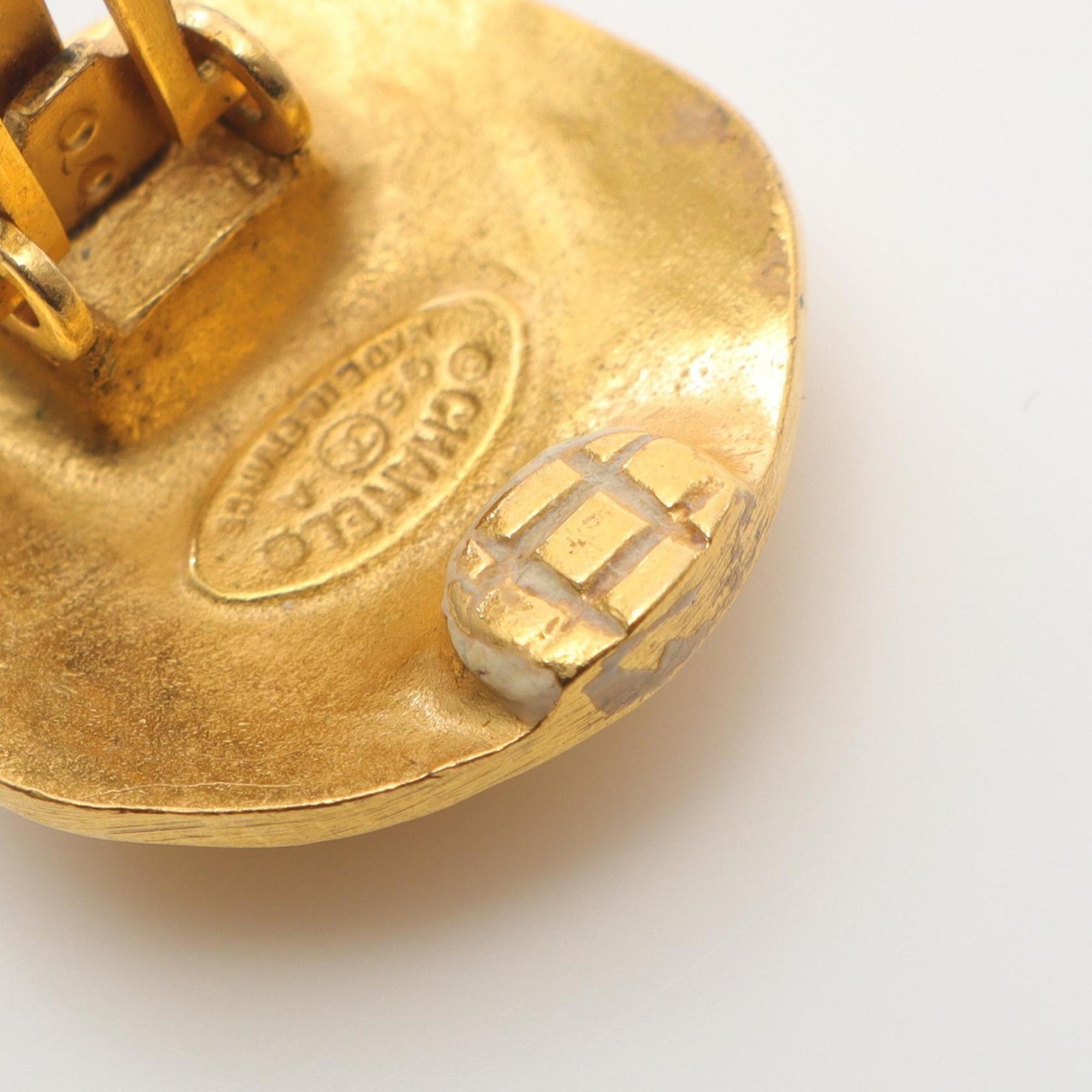 CC Logo Clip-On Earrings Metal Gold-Tone Metal