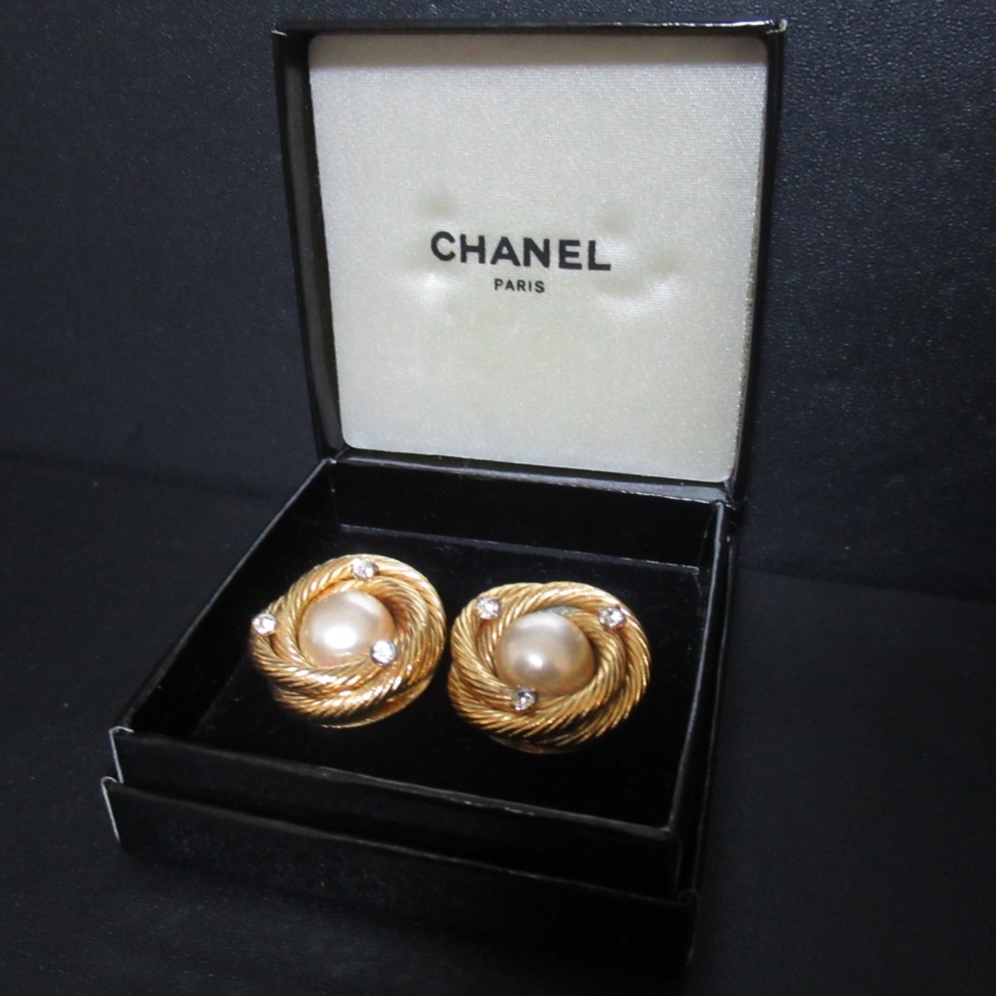 Vintage Clip-On Earrings Pearl Clip-On Gold-Tone Metal