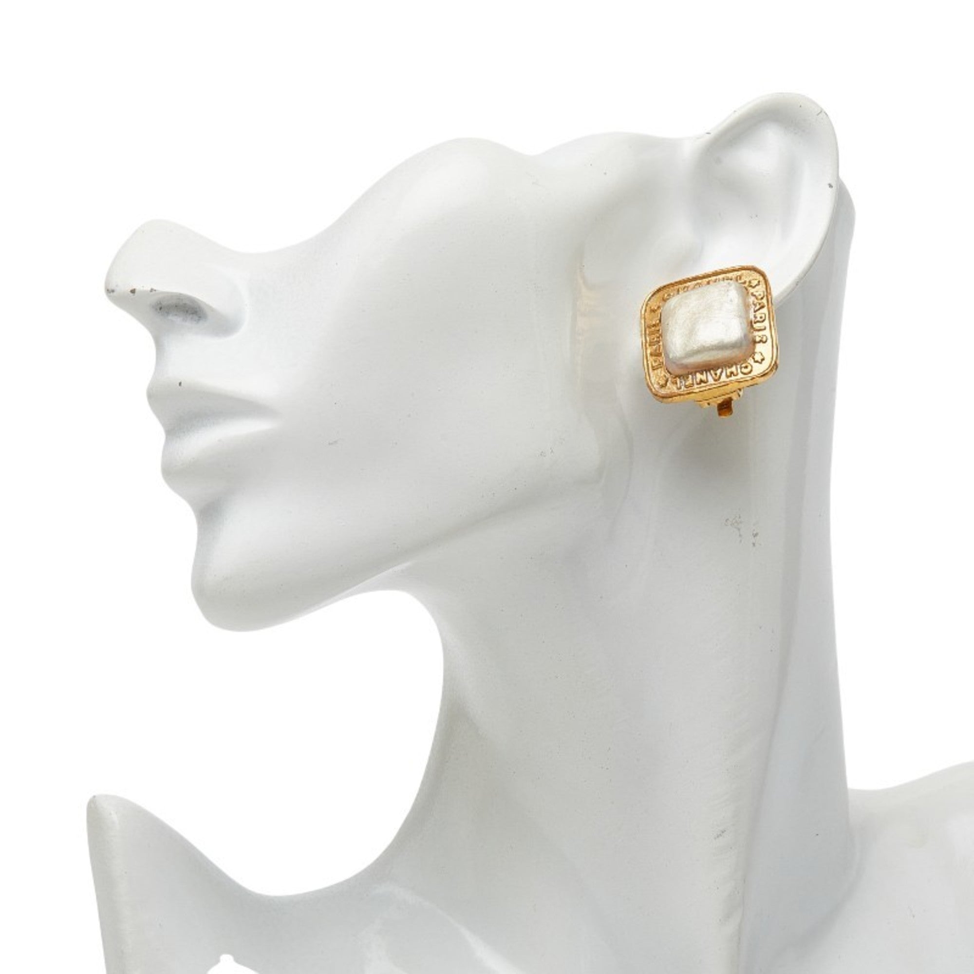 Vintage Clip-On Earrings Pearl Clip-On Gold-Tone Metal