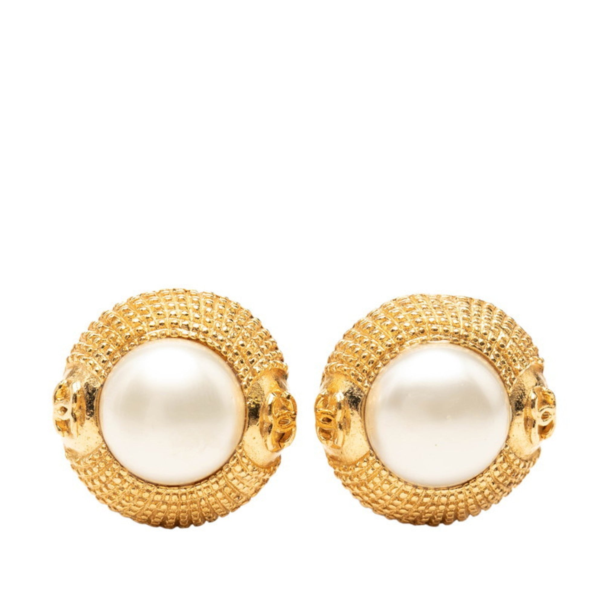 CC Logo Round Clip-On Earrings Metal Gold-Tone Metal