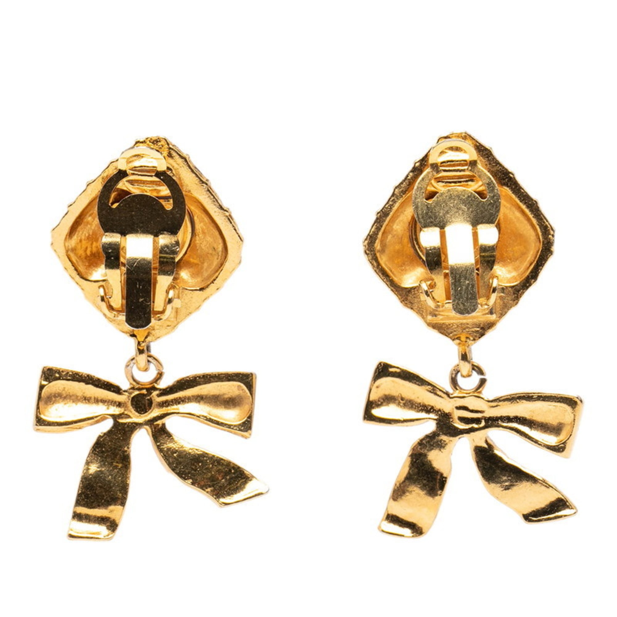 Matelasse Diamond Ribbon Clip-On Earrings Metal Gold-Tone Metal