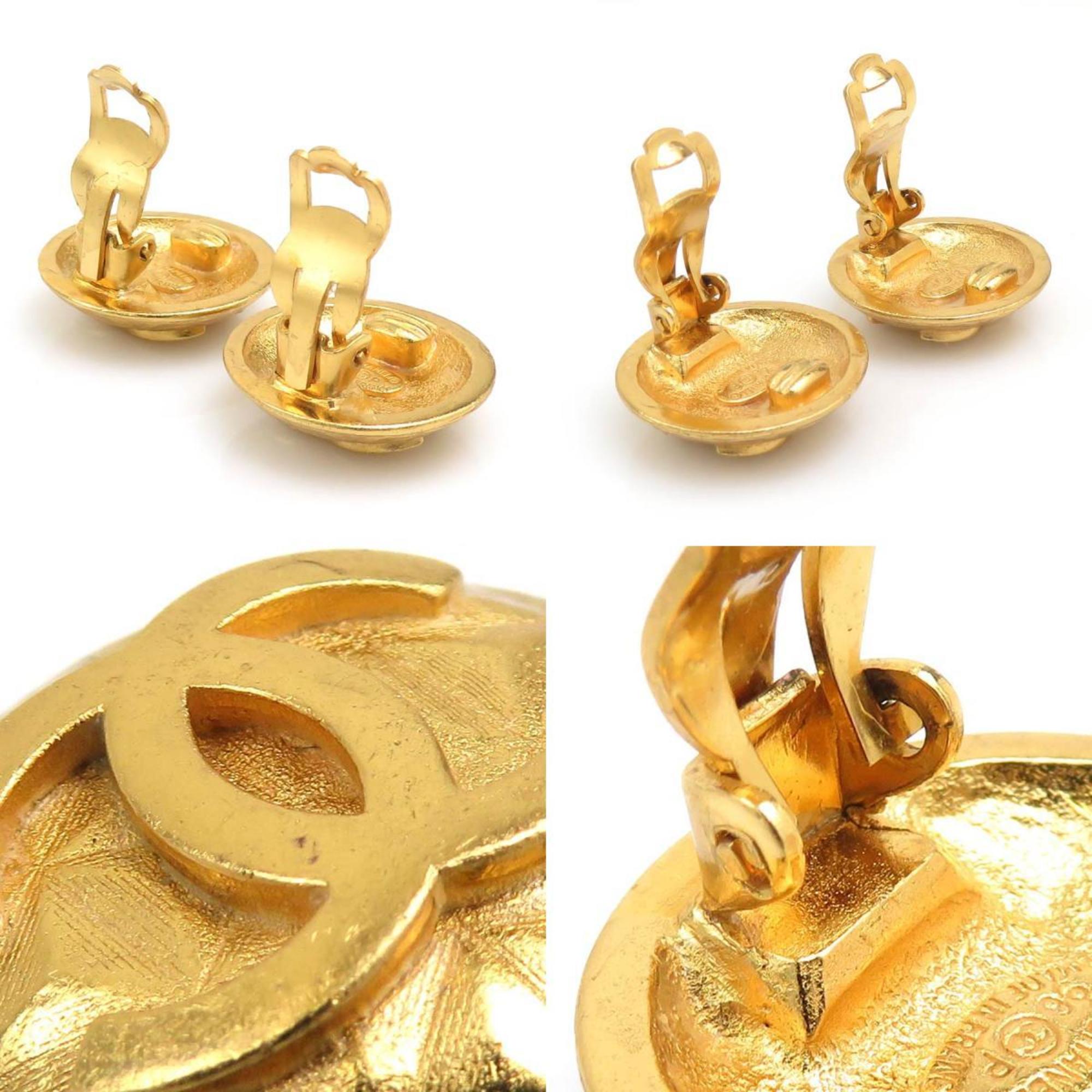CC Logo Clip-On Earrings Gold-Tone Metal Gold-Tone Metal