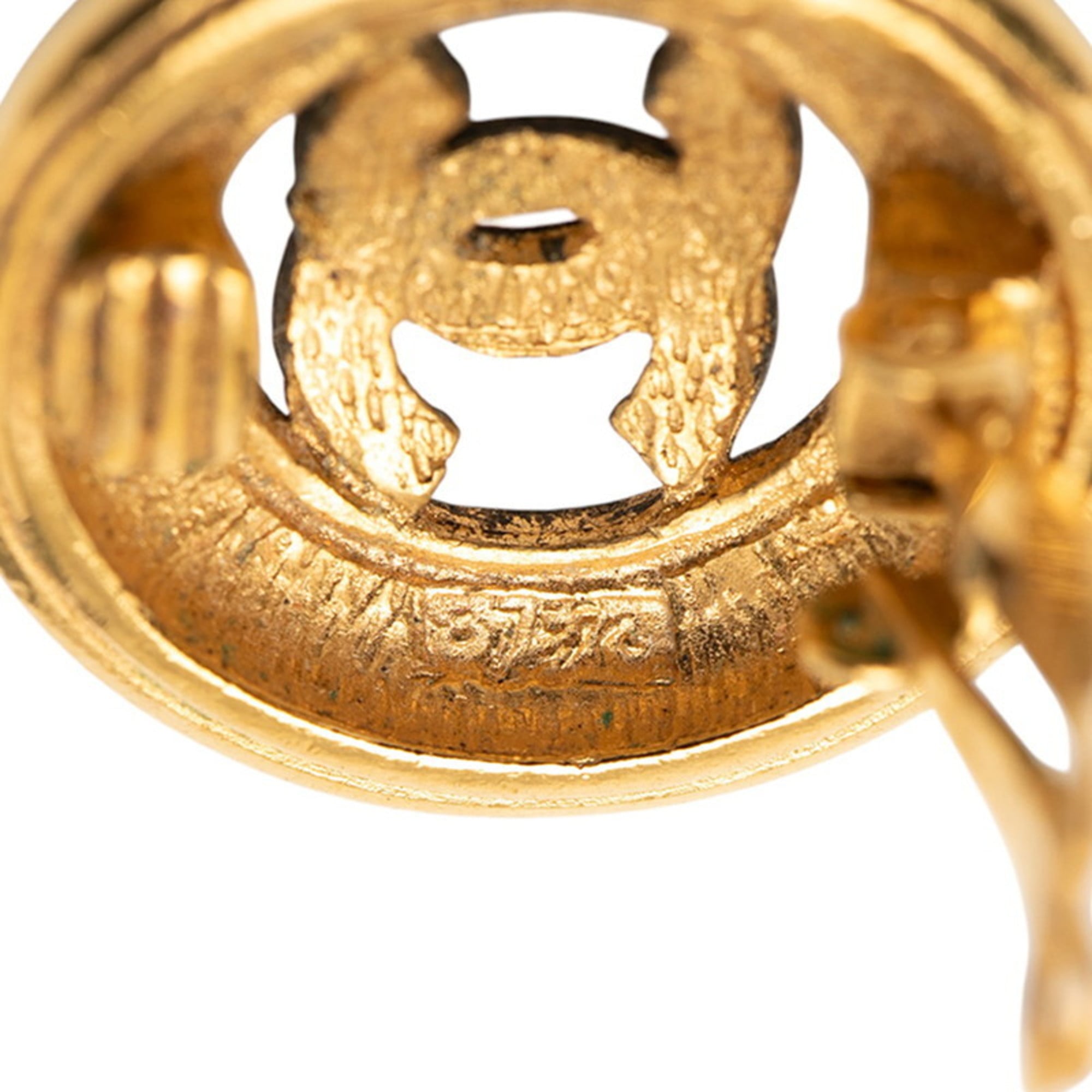 CC Logo Round Clip-On Earrings Metal Gold-Tone Metal