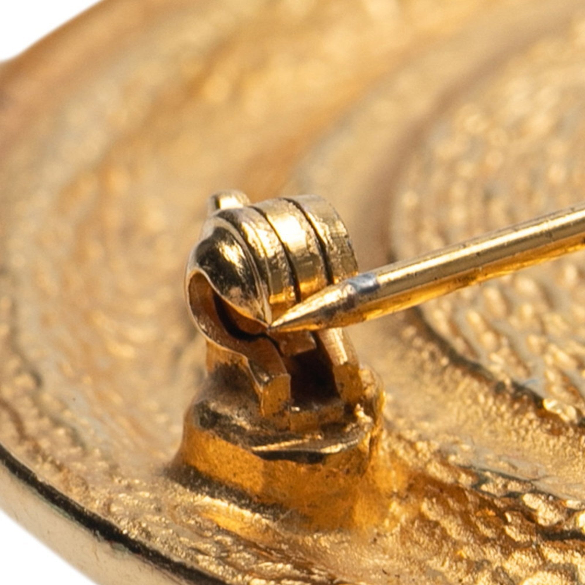 Cambon Brooch Metal Round