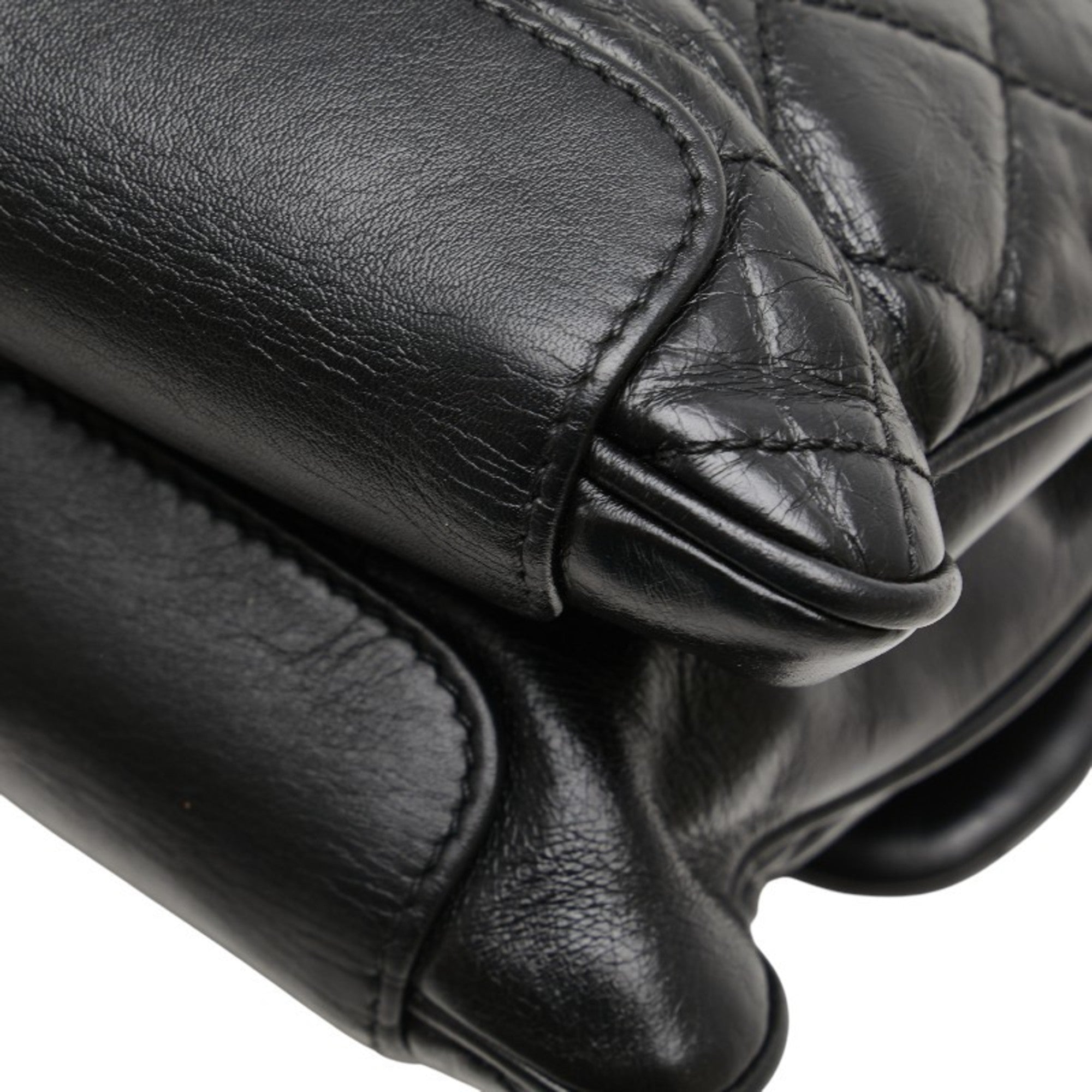 Aged Chain Compartment Messenger Bag Quilted Glazed Calfskin Medium