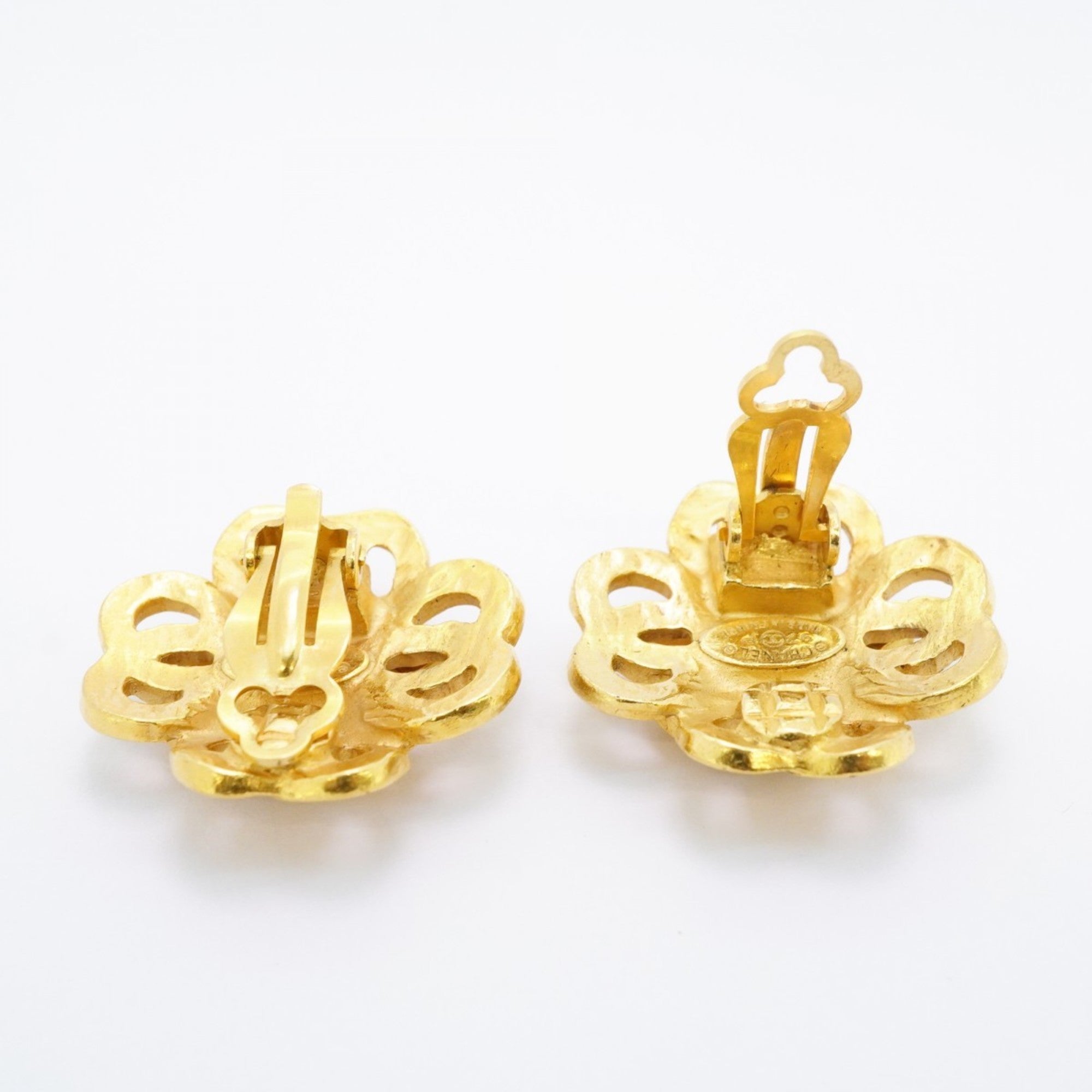CC Logo Clip-On Earrings Metal Gold-Tone Metal