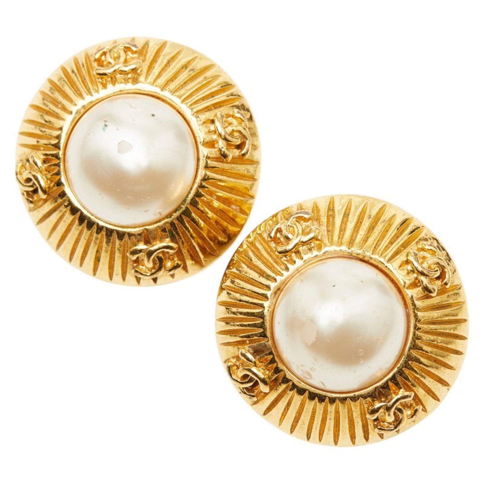 CC Logo Round Clip-On Earrings Metal Gold-Tone Metal