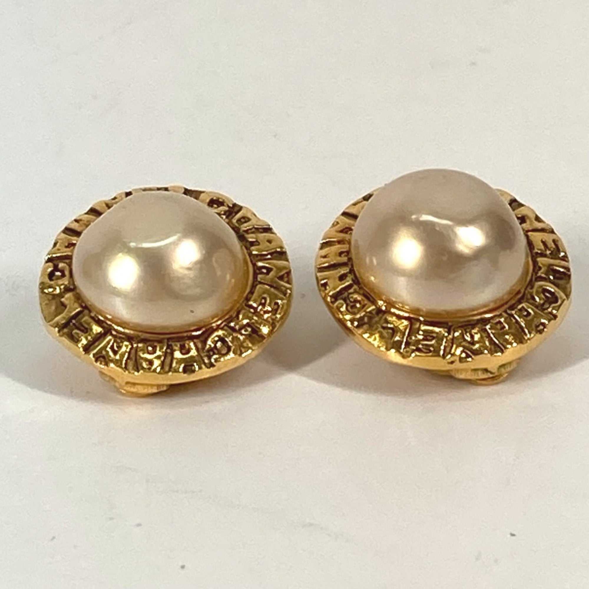Vintage Clip-On Earrings Pearl Clip-On Gold-Tone Metal