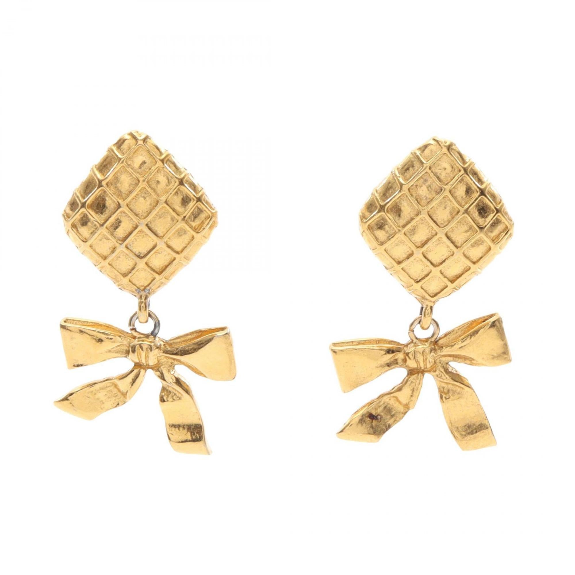 Matelasse Ribbon Earrings Metal Gold-Tone Metal
