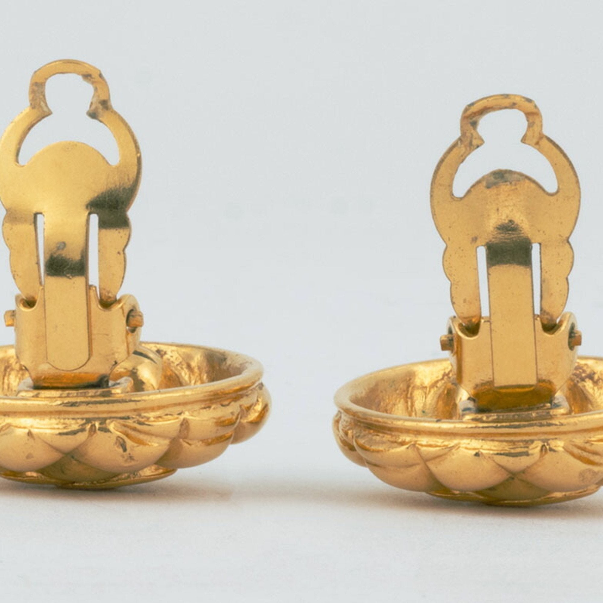 Matelasse Round Clip-On Earrings Metal Gold-Tone Metal