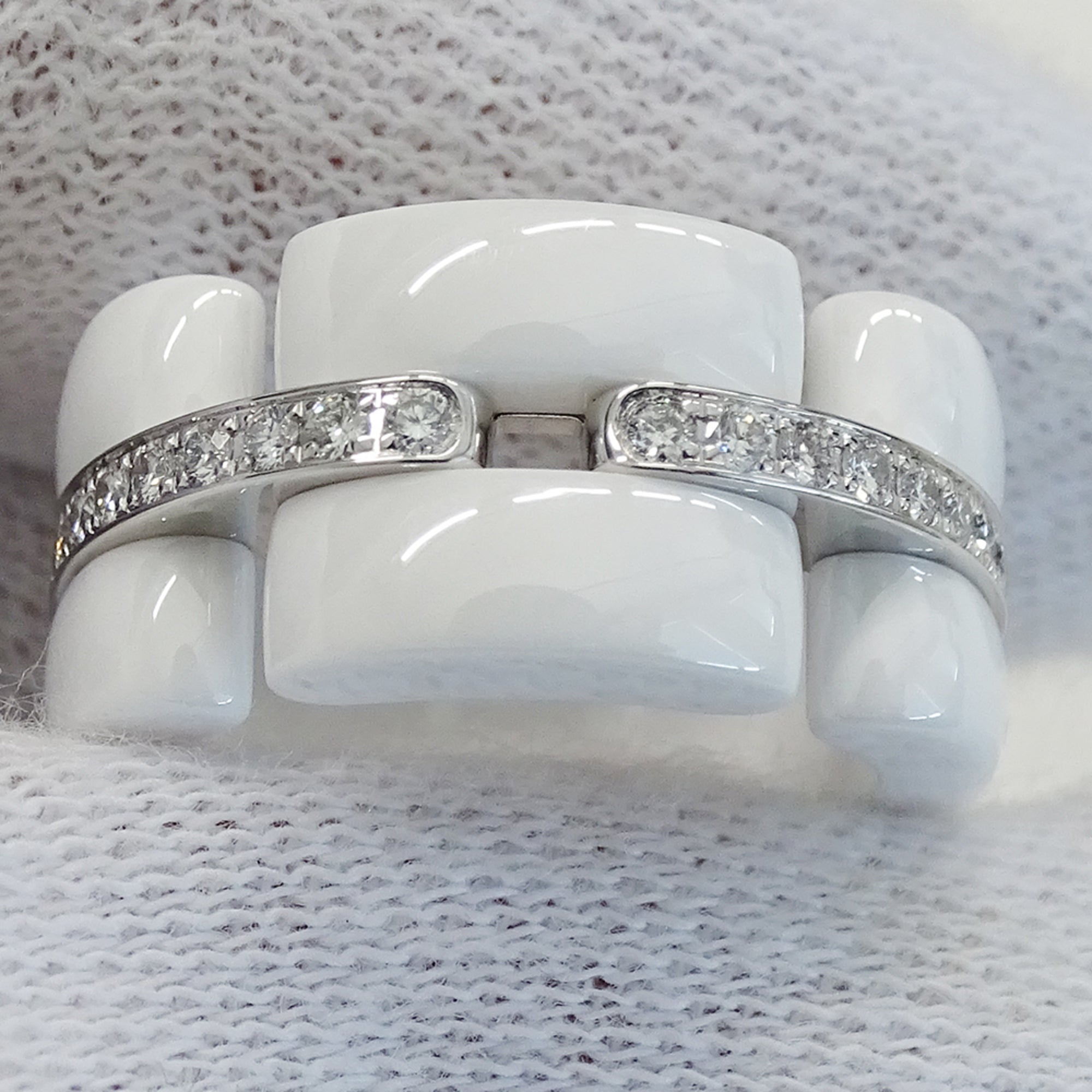 Band Ring White Ceramic and 18K White Gold with Diamonds