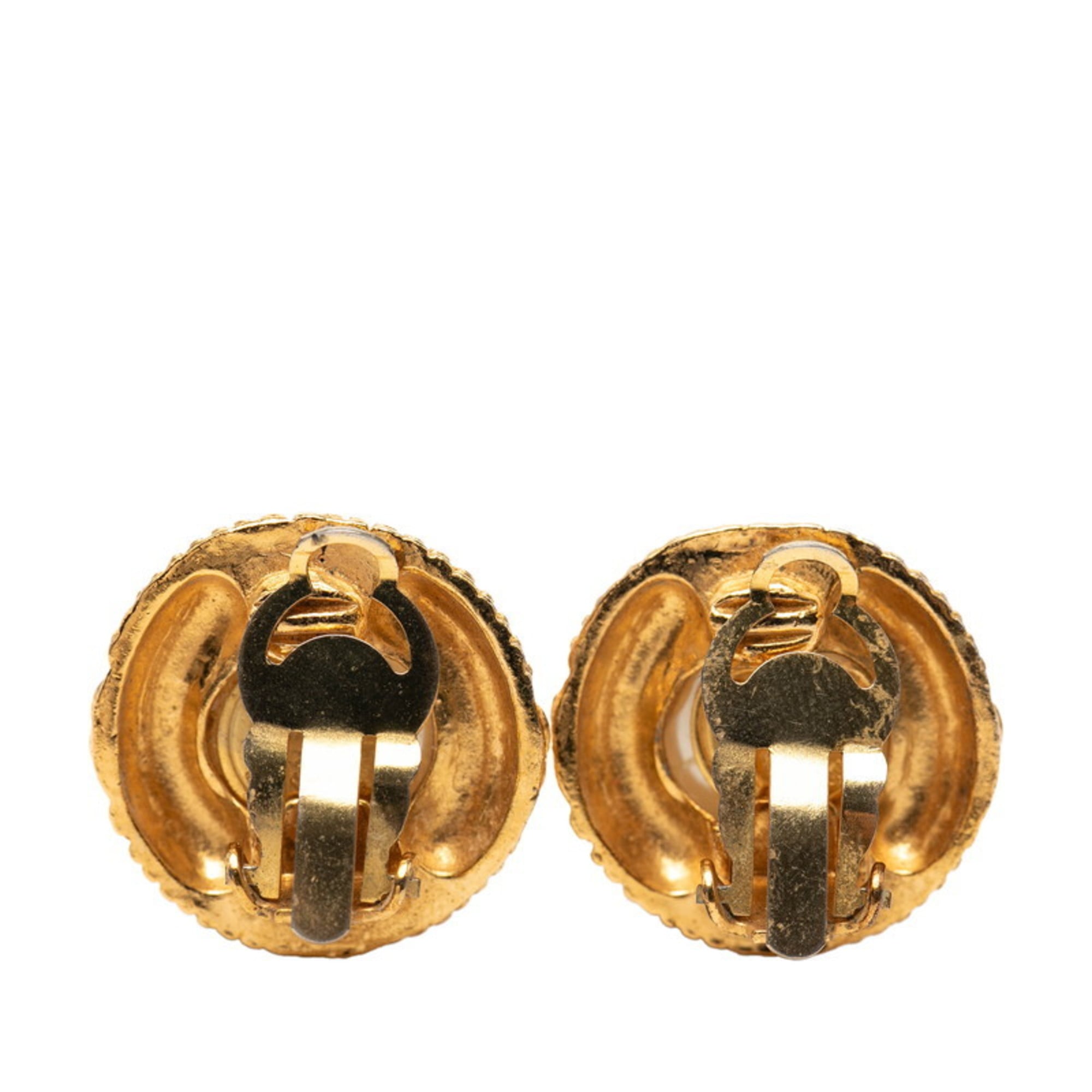 CC Logo Round Clip-On Earrings Metal Gold-Tone Metal