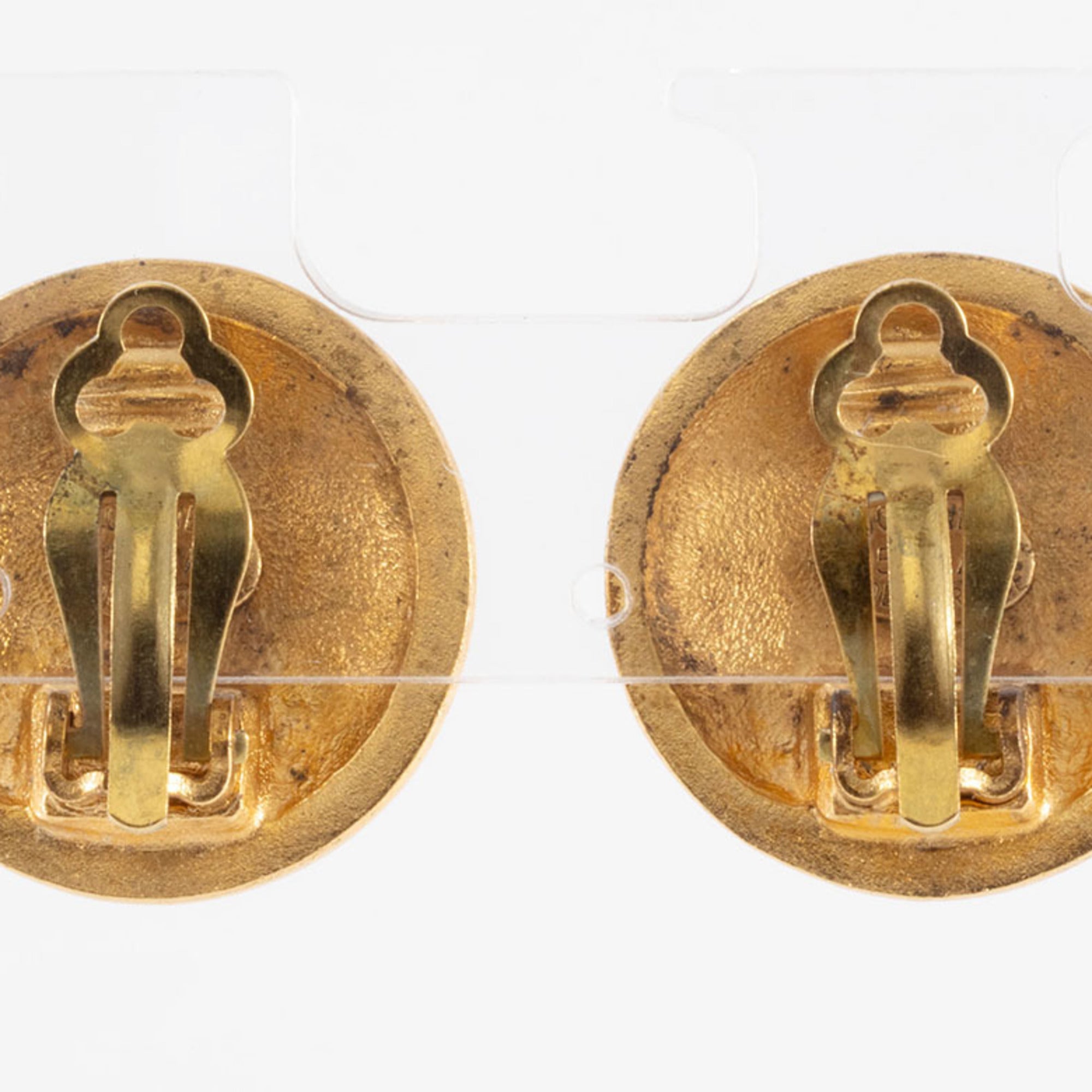 CC Logo Round Clip-On Earrings Metal Gold-Tone Metal