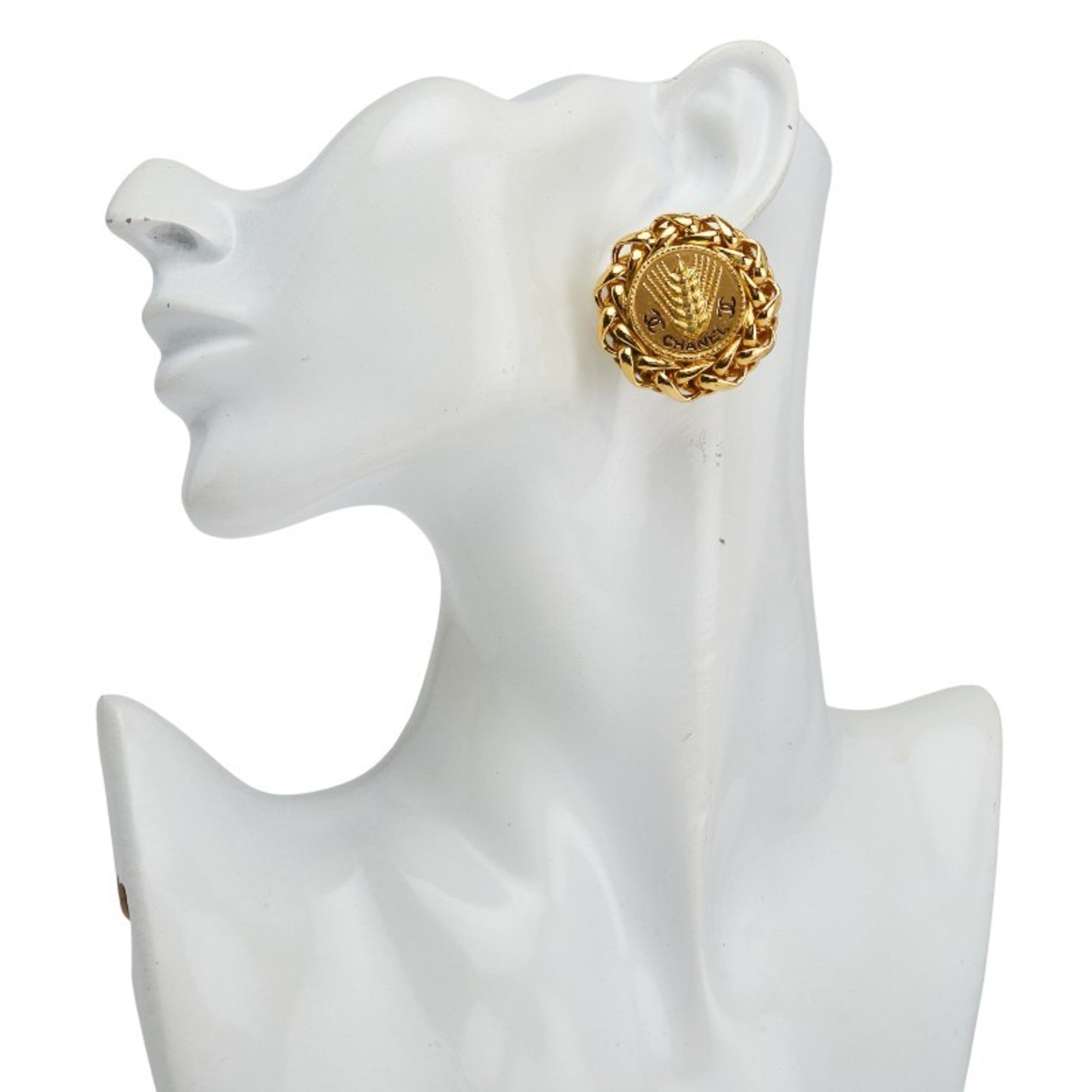 CC Logo Round Clip-On Earrings Metal Gold-Tone Metal